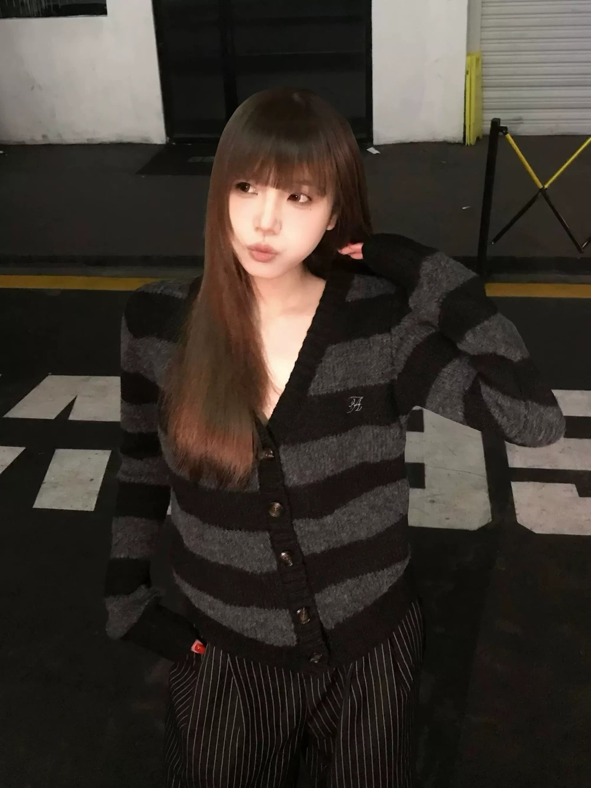 양 플러시 블랙 회색 스트라이프 느긋한 센스 V넥 양모 혼방 스웨터 니트 오픈 가디건 여성 가을 몸매 가꾸기 맨위 트렌디 이미지 4