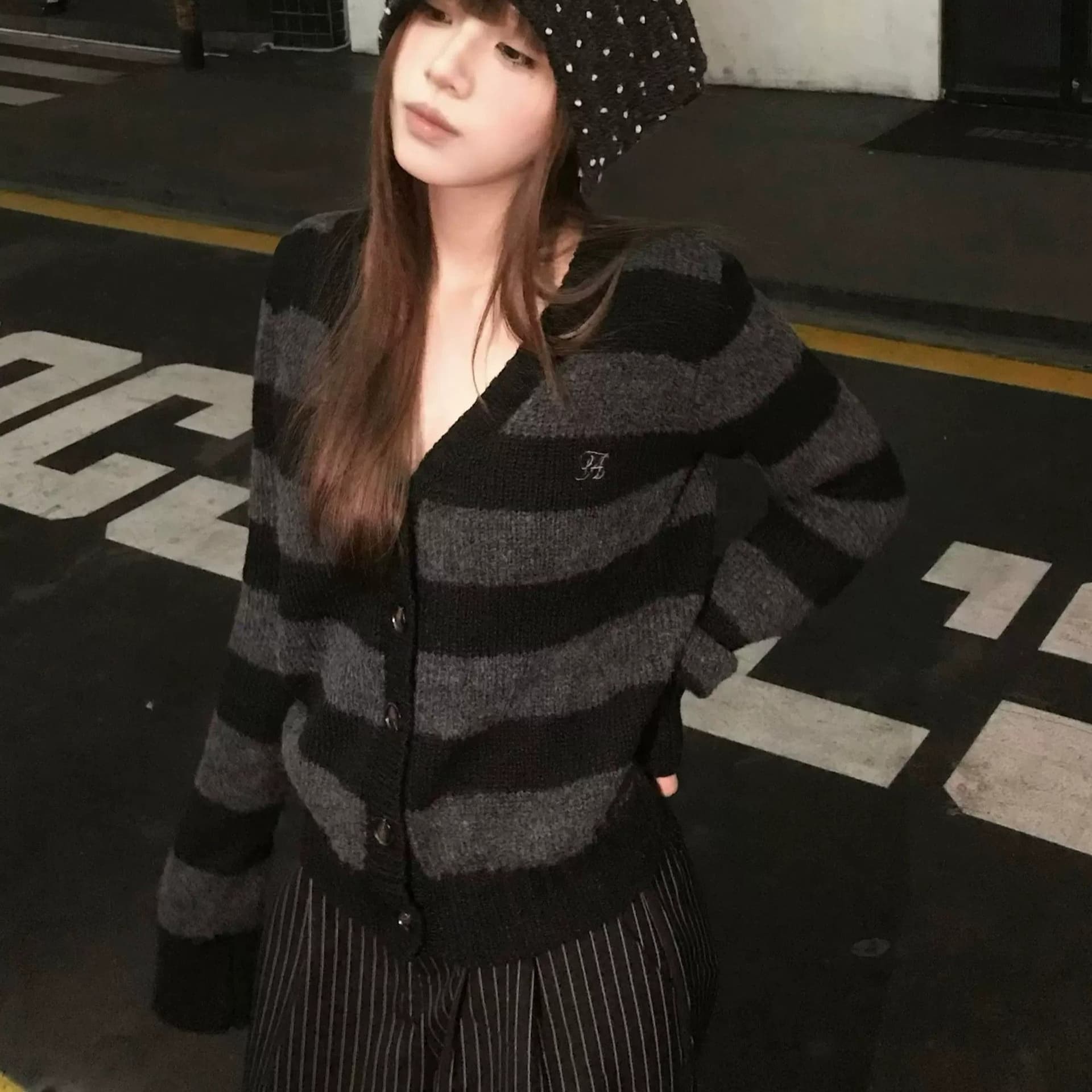 양 플러시 블랙 회색 스트라이프 느긋한 센스 V넥 양모 혼방 스웨터 니트 오픈 가디건 여성 가을 몸매 가꾸기 맨위 트렌디 이미지 5