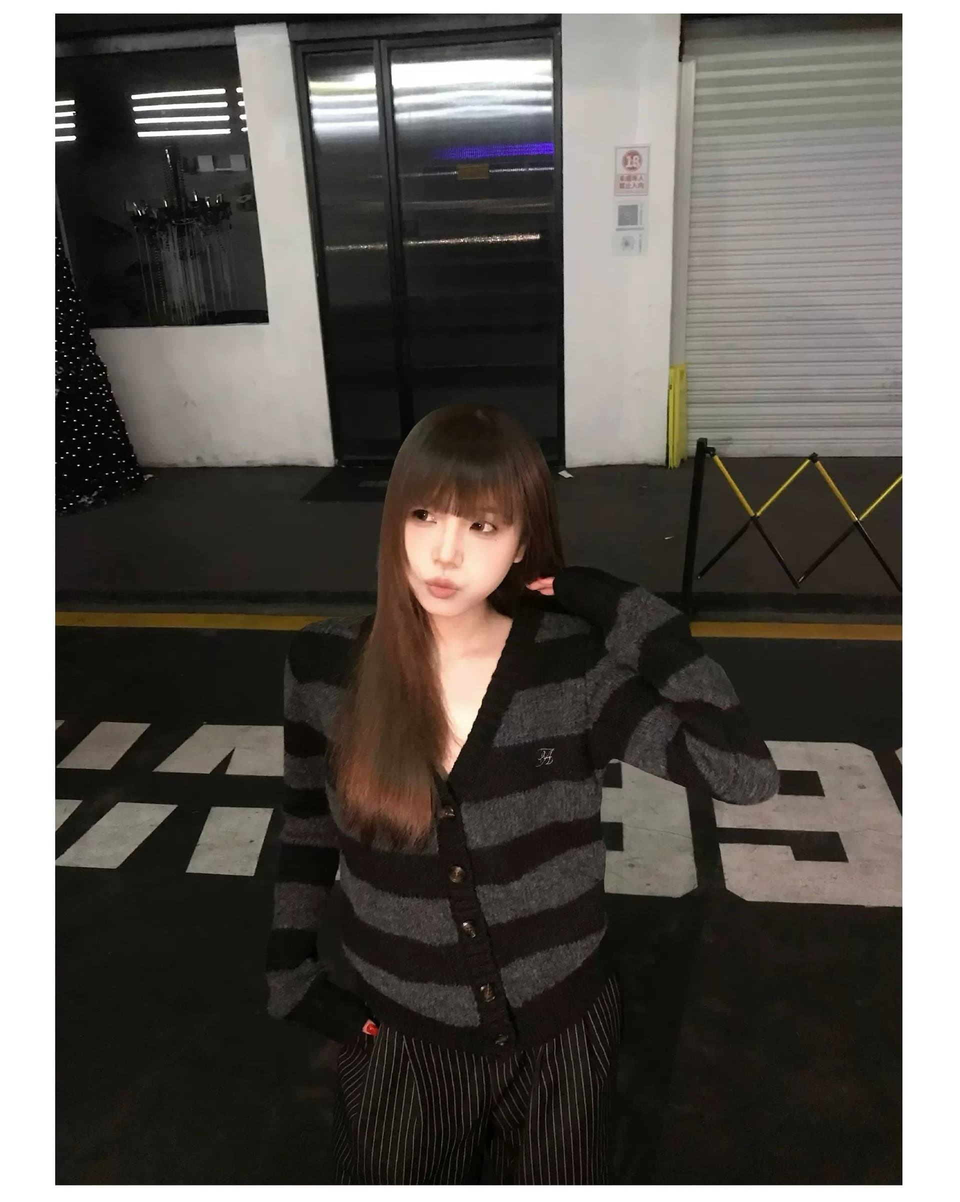 양 플러시 블랙 회색 스트라이프 느긋한 센스 V넥 양모 혼방 스웨터 니트 오픈 가디건 여성 가을 몸매 가꾸기 맨위 트렌디 상세 이미지 7