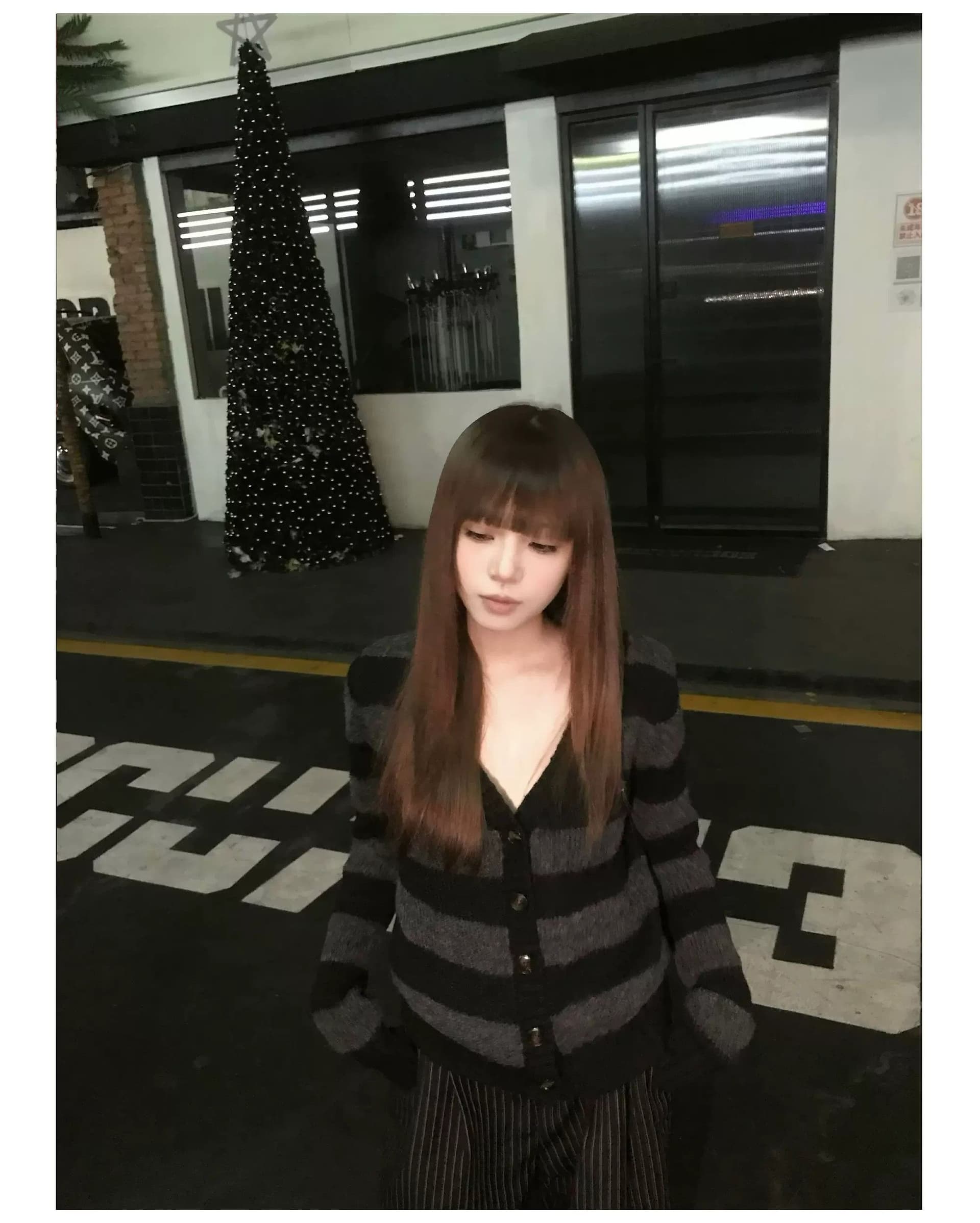 양 플러시 블랙 회색 스트라이프 느긋한 센스 V넥 양모 혼방 스웨터 니트 오픈 가디건 여성 가을 몸매 가꾸기 맨위 트렌디 상세 이미지 8