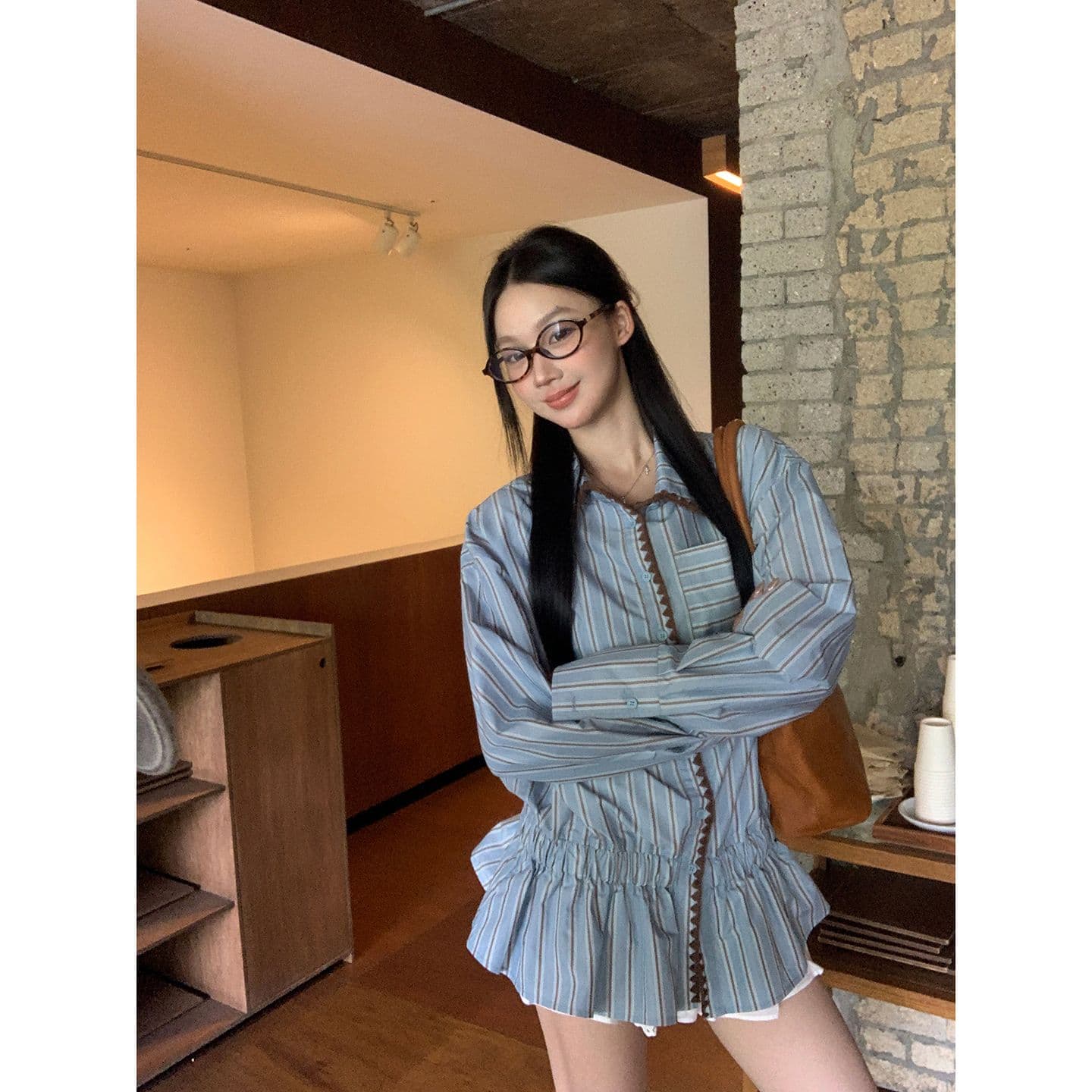 스트라이프 셔틀 제직 조개 자수 참나무 늑골 하나 한 부서 품격 캐주얼 배색 스트라이프 긴팔 셔츠 허리 수축 맨위 이미지 4