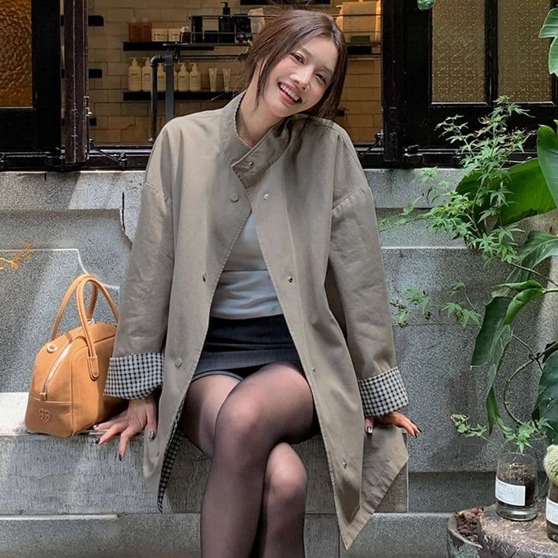 고급 센스 품격 느긋한 바람 디자인 센스 양면 착용 체크무늬 스탠드 칼라 질감 바람막이 여성 코트 중간 길이 맨위 이미지 5