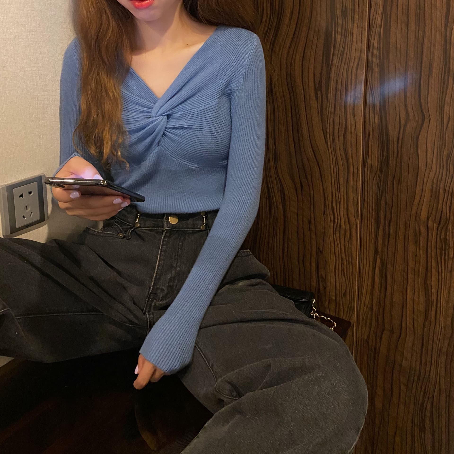 2026 년 여성 의류 가을 겨울철 얇은 스타일 새로운 티셔츠 몸매 가꾸기 맨위 십자가 V넥 긴팔 슬림해 보이는 만나는 니트 스웨터 상세 이미지 10