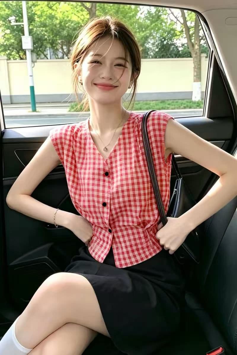 프랑스식 레트로 빨간색 체크무늬 조끼 작은 셔츠 여성 2026 새로운 여성 여름 항구 바람 V넥 허리 수축 민소매 짧은 맨위 이미지 2