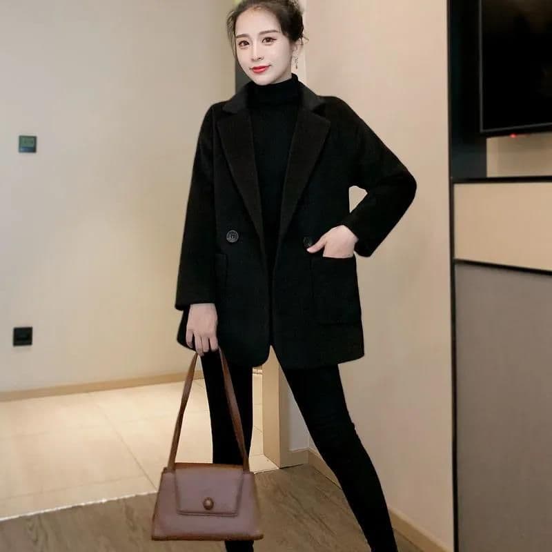 모직 여성 코트 중간 길이 2026 새로운 가을 겨울 두꺼운 스타일 루즈핏 슬림해 보이는 작은 키 품격 모직 코트 여성 이미지 2