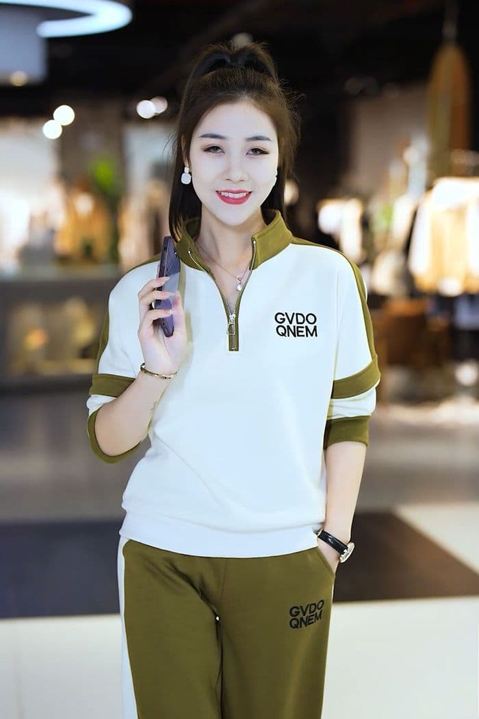 2026 봄 가을 새로운 여성 의류 한국 스타일 스탠드 칼라 패치워크 색상 캐주얼 운동복 세트 여성 루즈핏 슬림해 보이는 투피스 세트 상세 이미지 6
