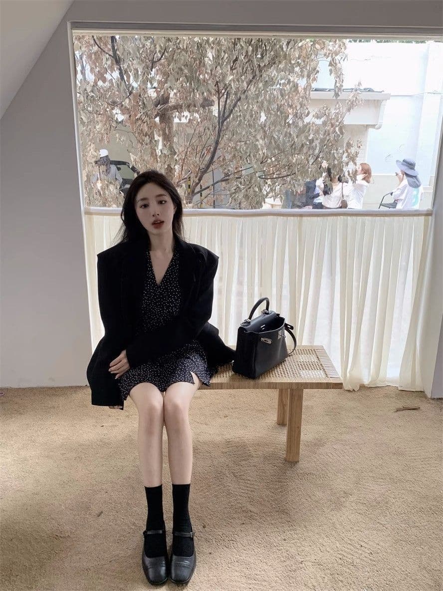 프랑스식 검정색 도트 무늬 꽃무늬 V넥 거품 소매 여성 드레스 가을 2026 새로운 작은 키 허리 수축 미니 스커트 상세 이미지 16