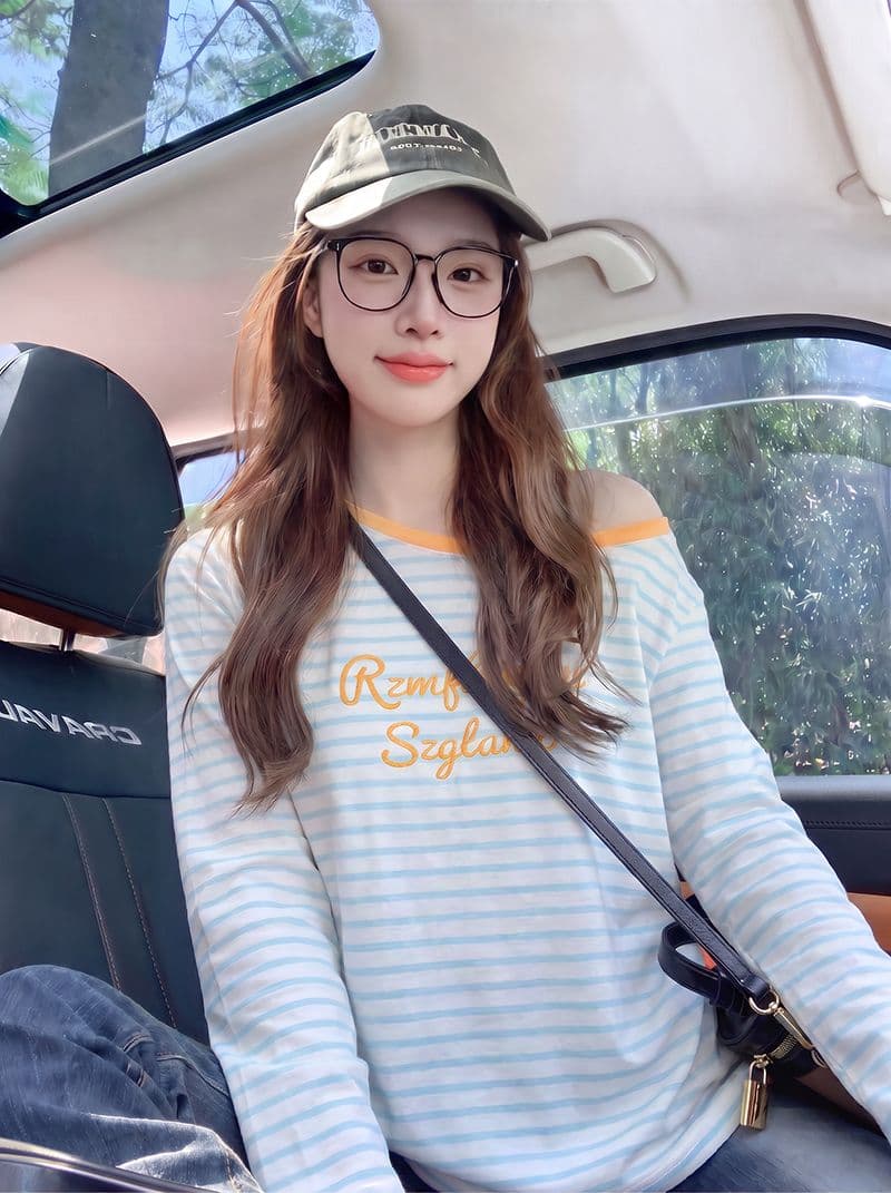 긴팔 티셔츠 기본 셔츠 여성 의류 루즈핏 가시 자수 아메리칸 스트라이프 봄 가을 새로운 비스듬한 칼라 맨위