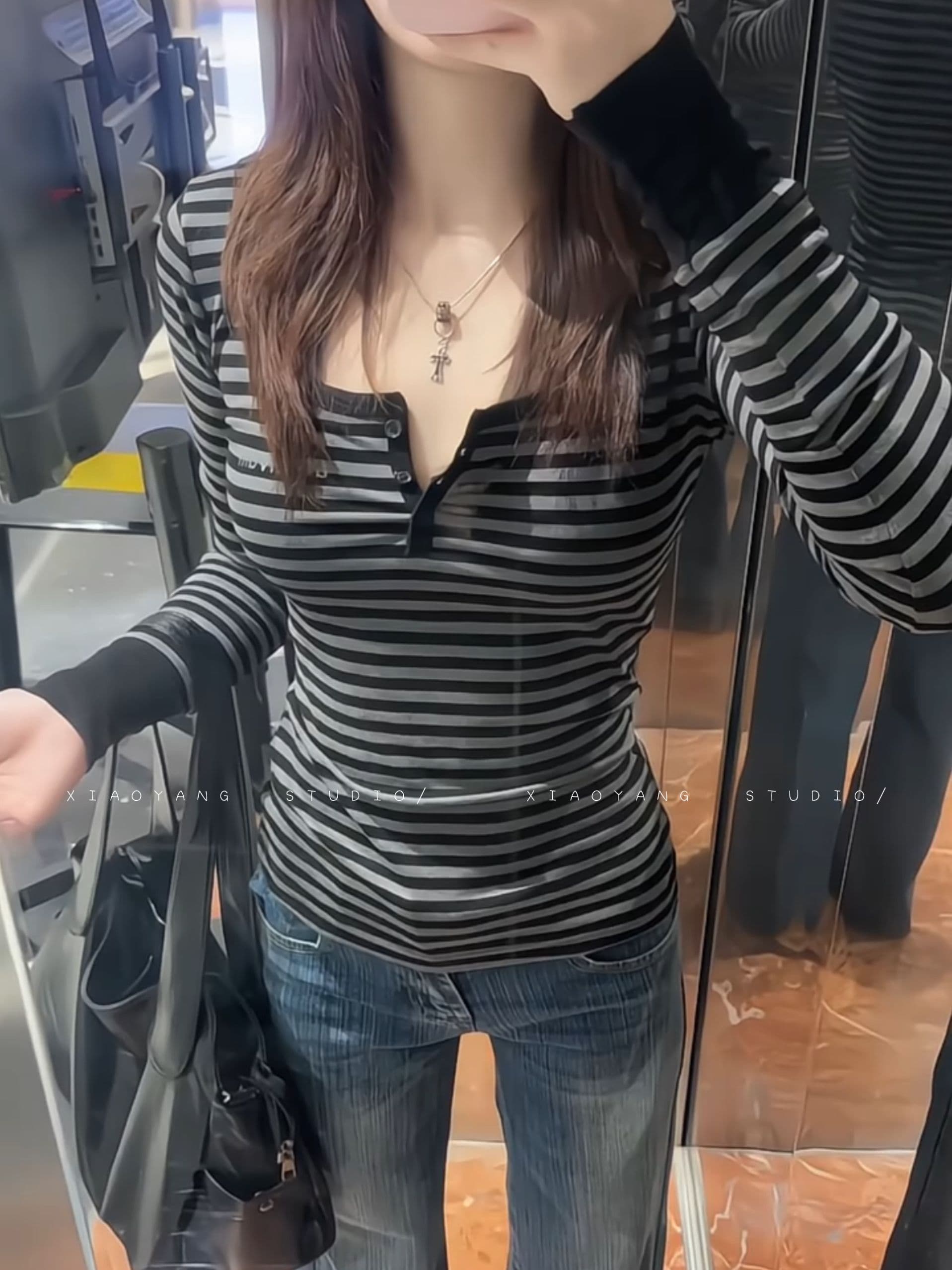 긴팔 티셔츠 기본 셔츠 여성 봄 가을 얇은 새로운 아메리칸 스트라이프 긍정적 인 어깨 몸매 가꾸기 단추 u 칼라 맨위 이미지 4