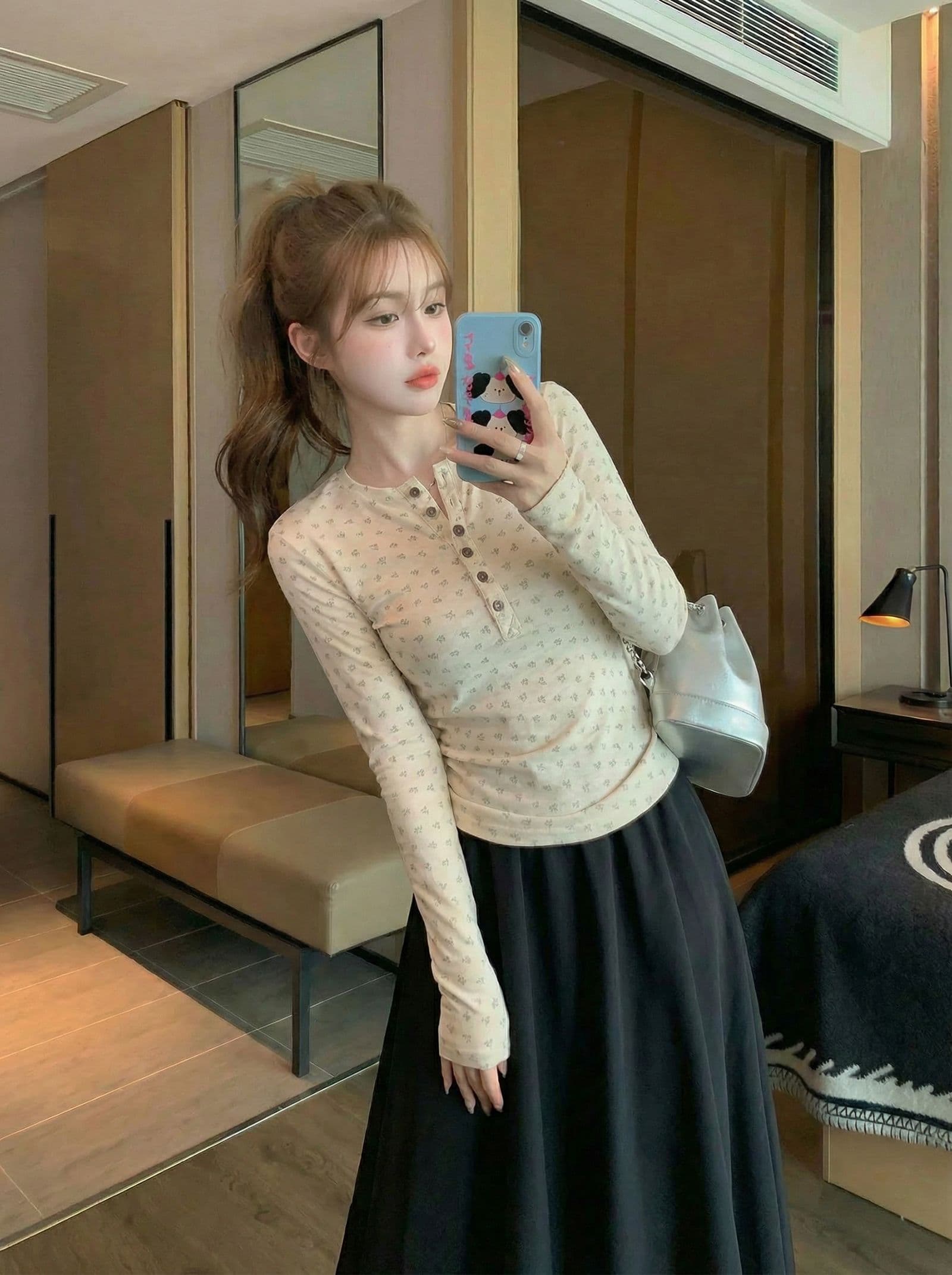 긴팔 티셔츠 기본 셔츠 여성 의류 봄 가을 새로운 트렌디 단추 꽃무늬 쇼트 스타일 몸매 가꾸기 라운드 넥 맨위