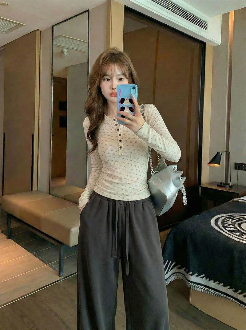 긴팔 티셔츠 기본 셔츠 여성 의류 봄 가을 새로운 트렌디 단추 꽃무늬 쇼트 스타일 몸매 가꾸기 라운드 넥 맨위 상세 이미지 8
