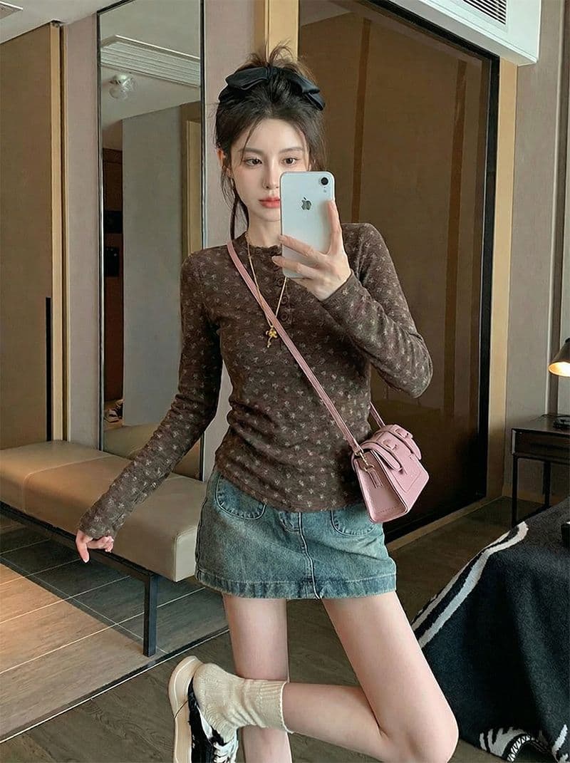 긴팔 티셔츠 기본 셔츠 여성 의류 봄 가을 새로운 트렌디 단추 꽃무늬 쇼트 스타일 몸매 가꾸기 라운드 넥 맨위 상세 이미지 10