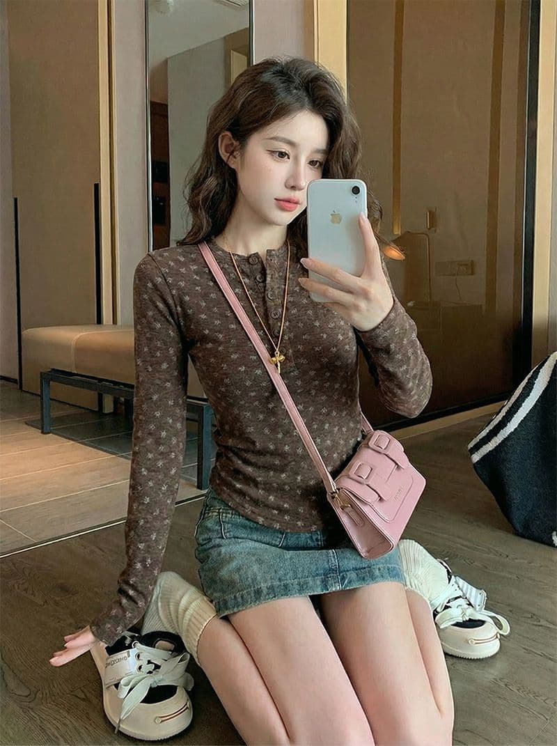 긴팔 티셔츠 기본 셔츠 여성 의류 봄 가을 새로운 트렌디 단추 꽃무늬 쇼트 스타일 몸매 가꾸기 라운드 넥 맨위 상세 이미지 11
