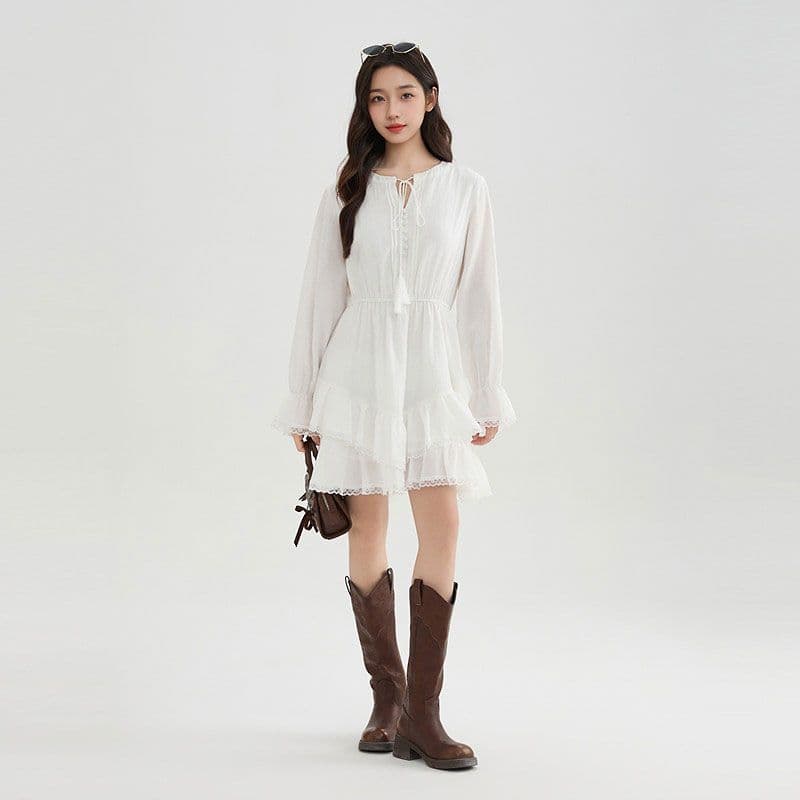 천 실크 주름 네리 참나무 늑골 소녀 센스 홀로우 아웃 레이스업 v 칼라 허리 수축 프릴 화이트 쇼트 스타일 드레스 이미지 3