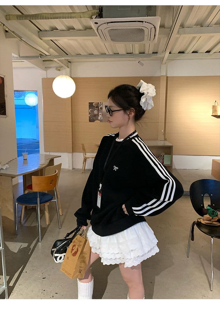후드티 여성 봄 가을 새로운 얇은 스타일 세 도로 바 페이크 레이어드 루즈핏 자수 꽃 봉오리 실크 라운드 넥 맨위 상세 이미지 17