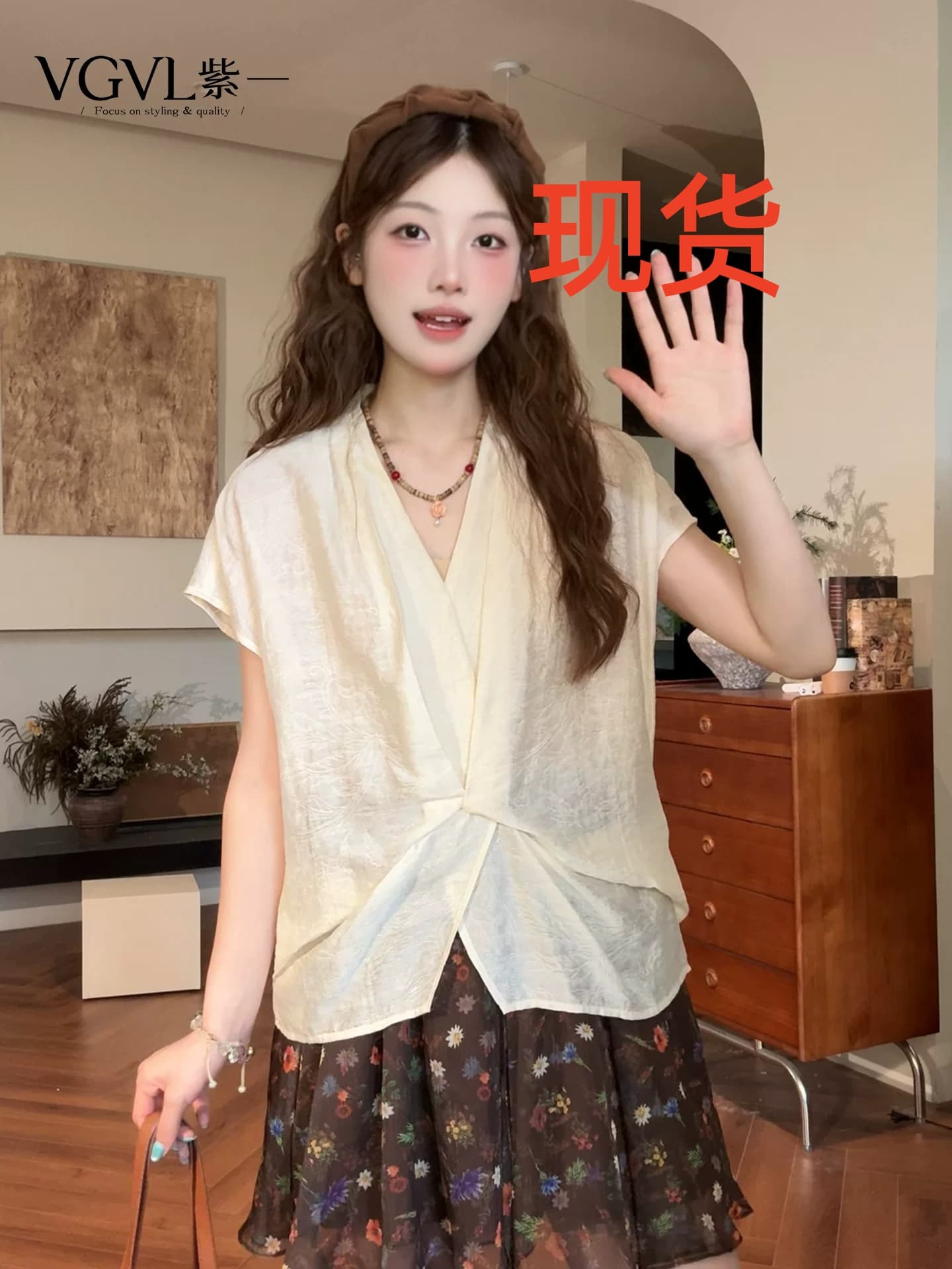 vgvl 라운드 맨위 여름 새로운 품격 디자인 센스 다용도 민소매 외국 가스 V넥 티셔츠 이미지 2