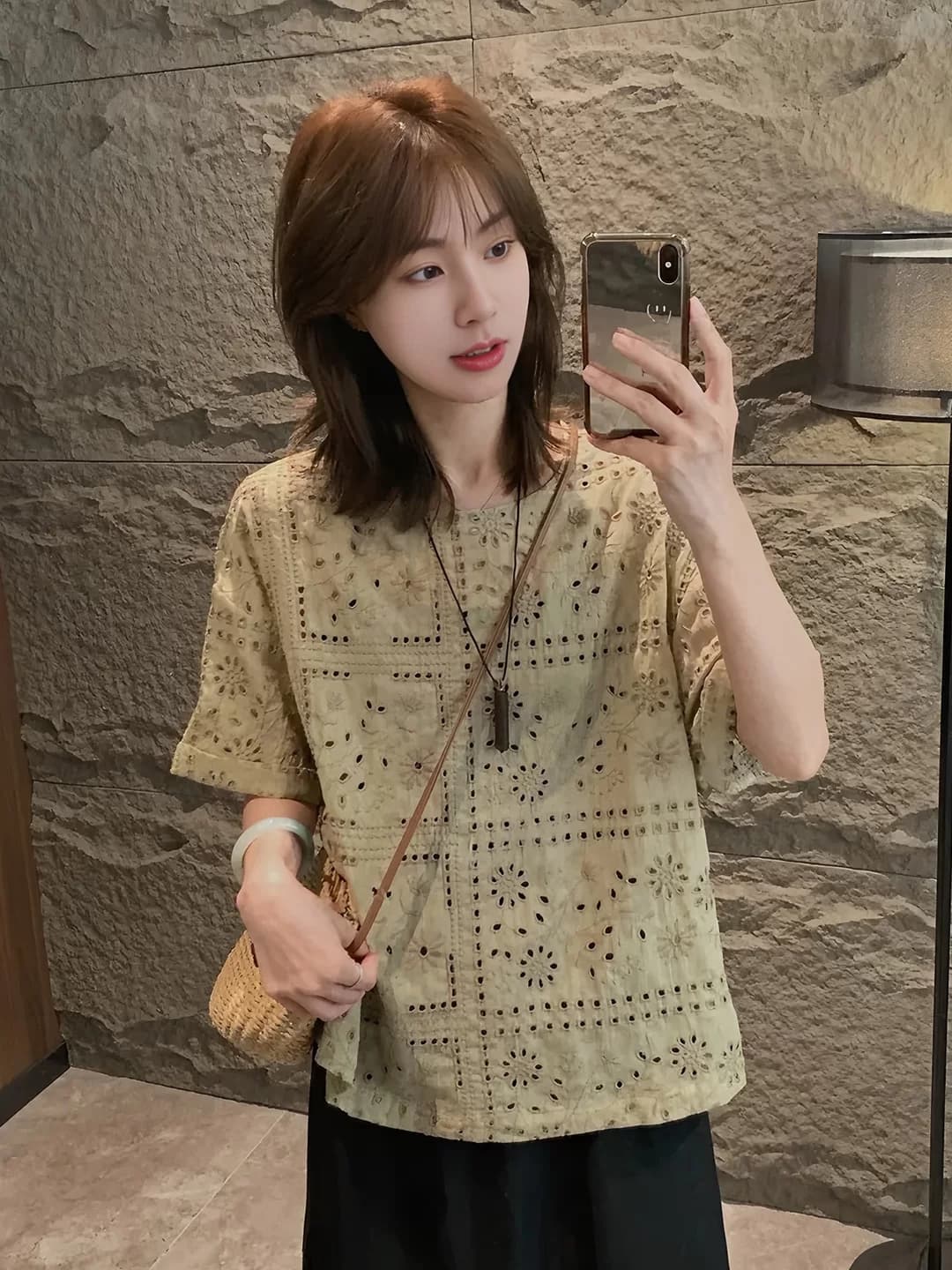 빅 사이즈 디자인 센스 자수 홀로우 아웃 라운드 넥 반팔 티셔츠 여성 여름 새로운 지방 mm 루즈핏 슬림해 보이는 외국 가스 맨위 이미지 3