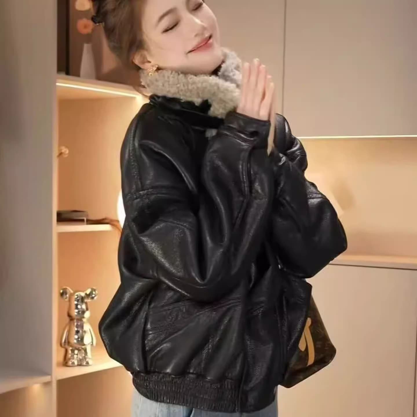 패션 새로운 스탠드 칼라 폴로 칼라 가죽 재킷 여성 코트 고급 센스 디자인 다용도 슬림해 보이는 털이 있고 두꺼운 월렛 극복하다 이미지 2