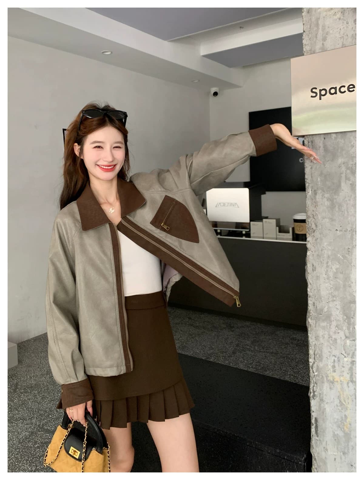 항구 바람 레트로 pu 가죽 재킷 여성 코트 2026 가을 새로운 배색 폴로 칼라 작은 키 슬림해 보이는 차가운 바람의 소리 재킷 맨위 상세 이미지 31