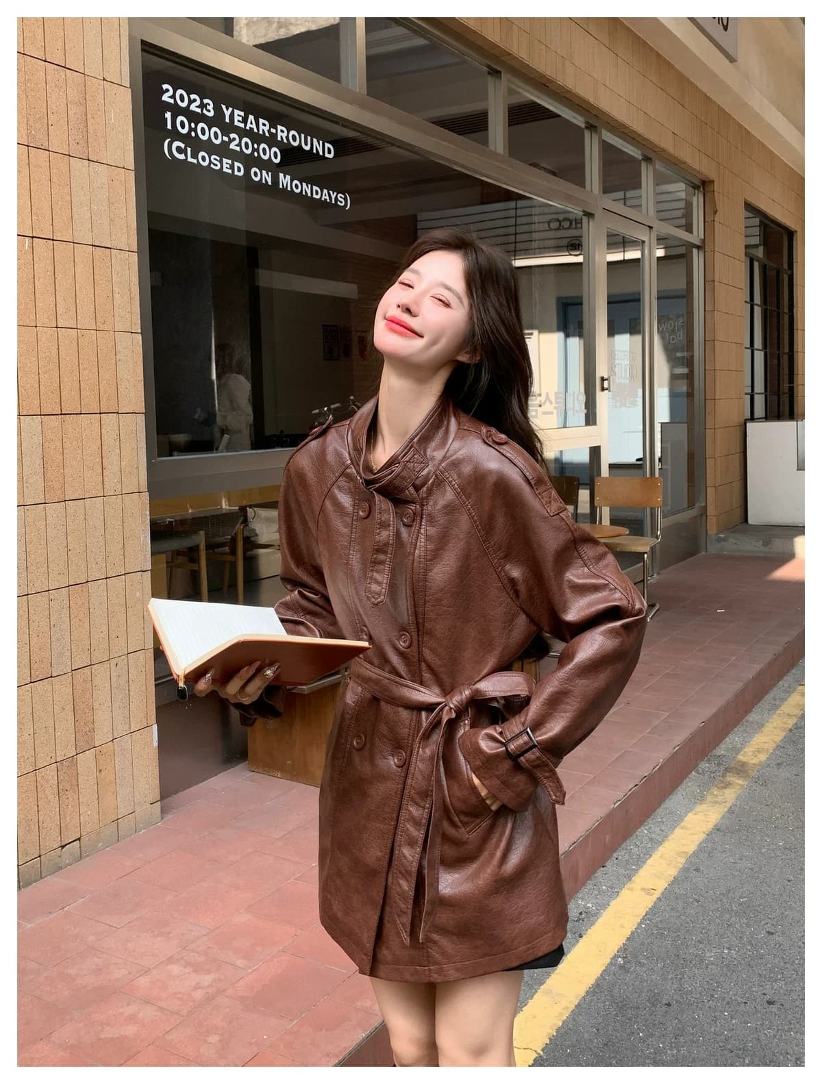 차가운 바람의 소리 레트로 이중 버튼 바람막이 여성 코트 2026 가을 새로운 패션 한 부서 품격 허리 수축 슬림해 보이는 가죽 재킷 상세 이미지 18