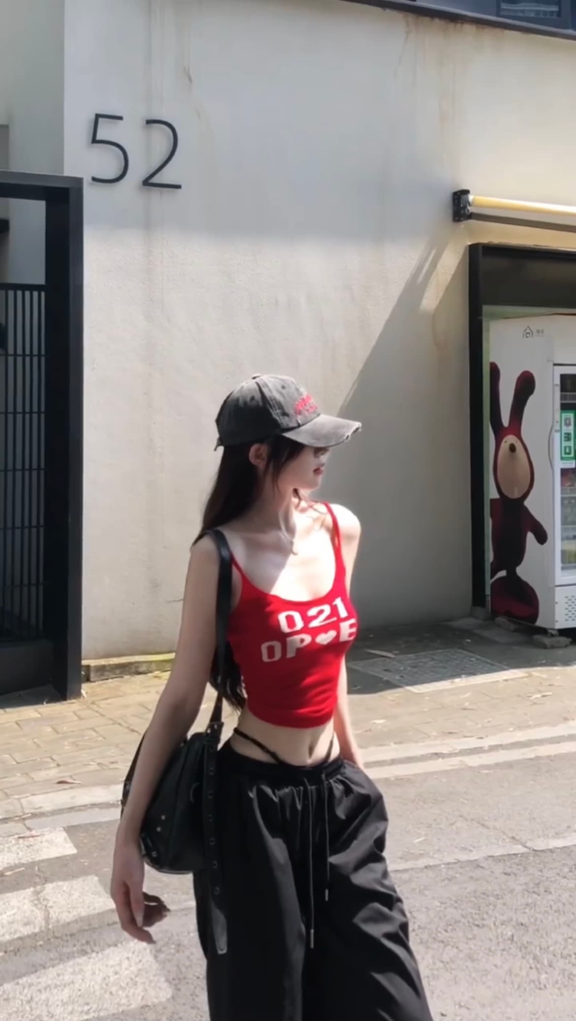 아메리칸 핫걸 알파벳 프린트 빨간색 캐미솔 여름 작은 대중 몸매 가꾸기 슬림해 보이는 다용도 디자인 센스 맨위 상세 이미지 2