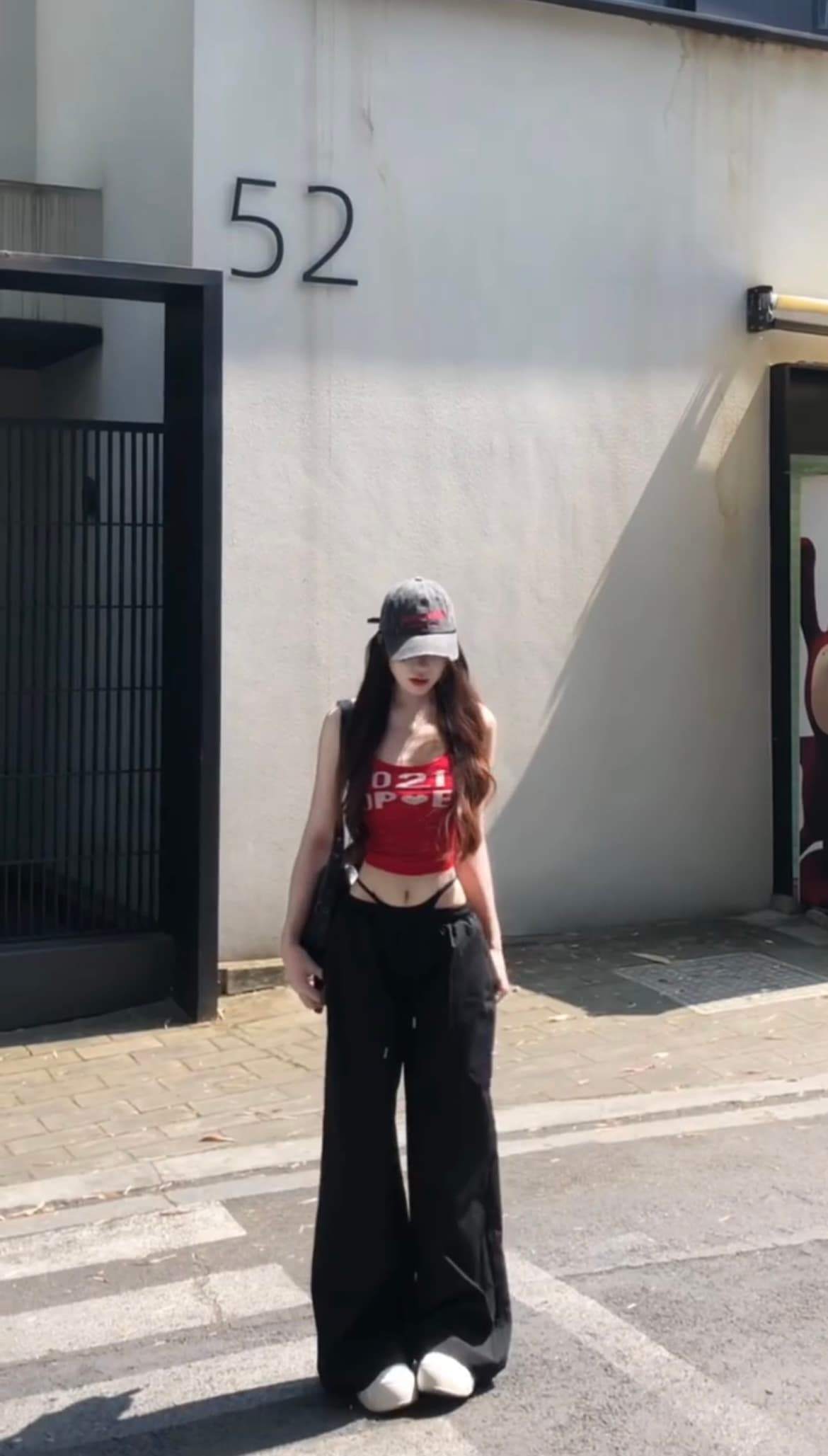 아메리칸 핫걸 알파벳 프린트 빨간색 캐미솔 여름 작은 대중 몸매 가꾸기 슬림해 보이는 다용도 디자인 센스 맨위 상세 이미지 5
