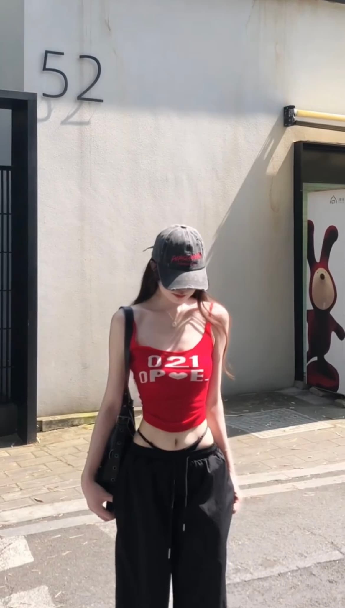 아메리칸 핫걸 알파벳 프린트 빨간색 캐미솔 여름 작은 대중 몸매 가꾸기 슬림해 보이는 다용도 디자인 센스 맨위 상세 이미지 6