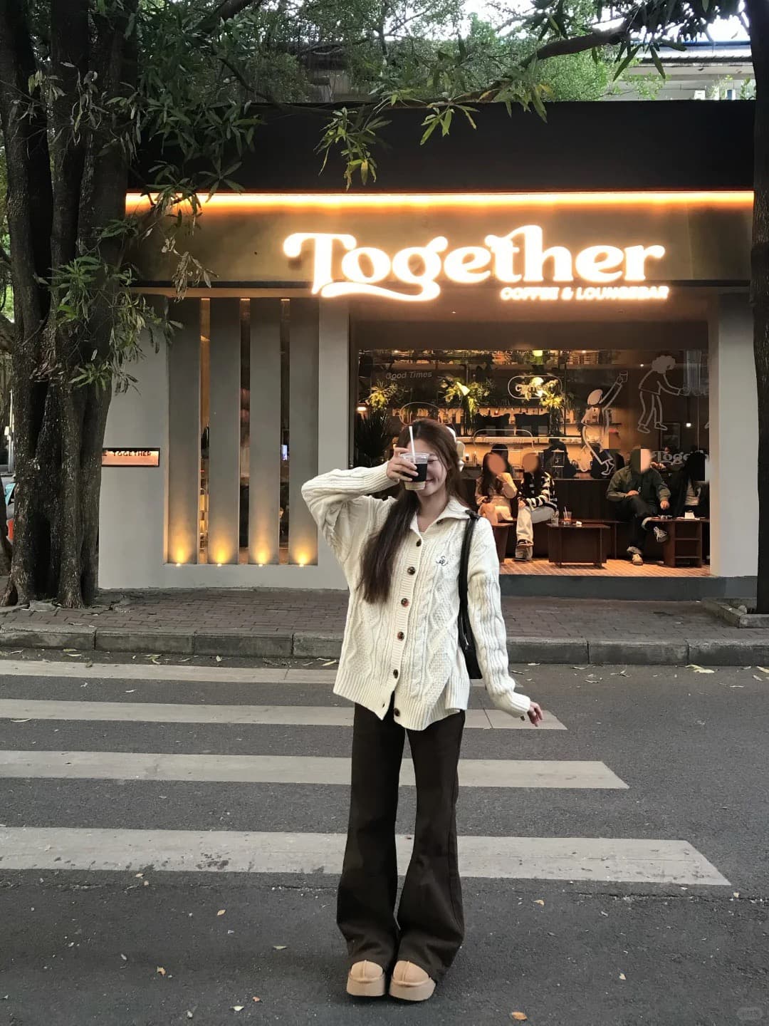 겨울 일본식 레트로 느긋한 느슨함 센스 우유 fufu 맨위 패션 디자인 센스 화이트 두꺼운 니트 카디건 코트 이미지 2