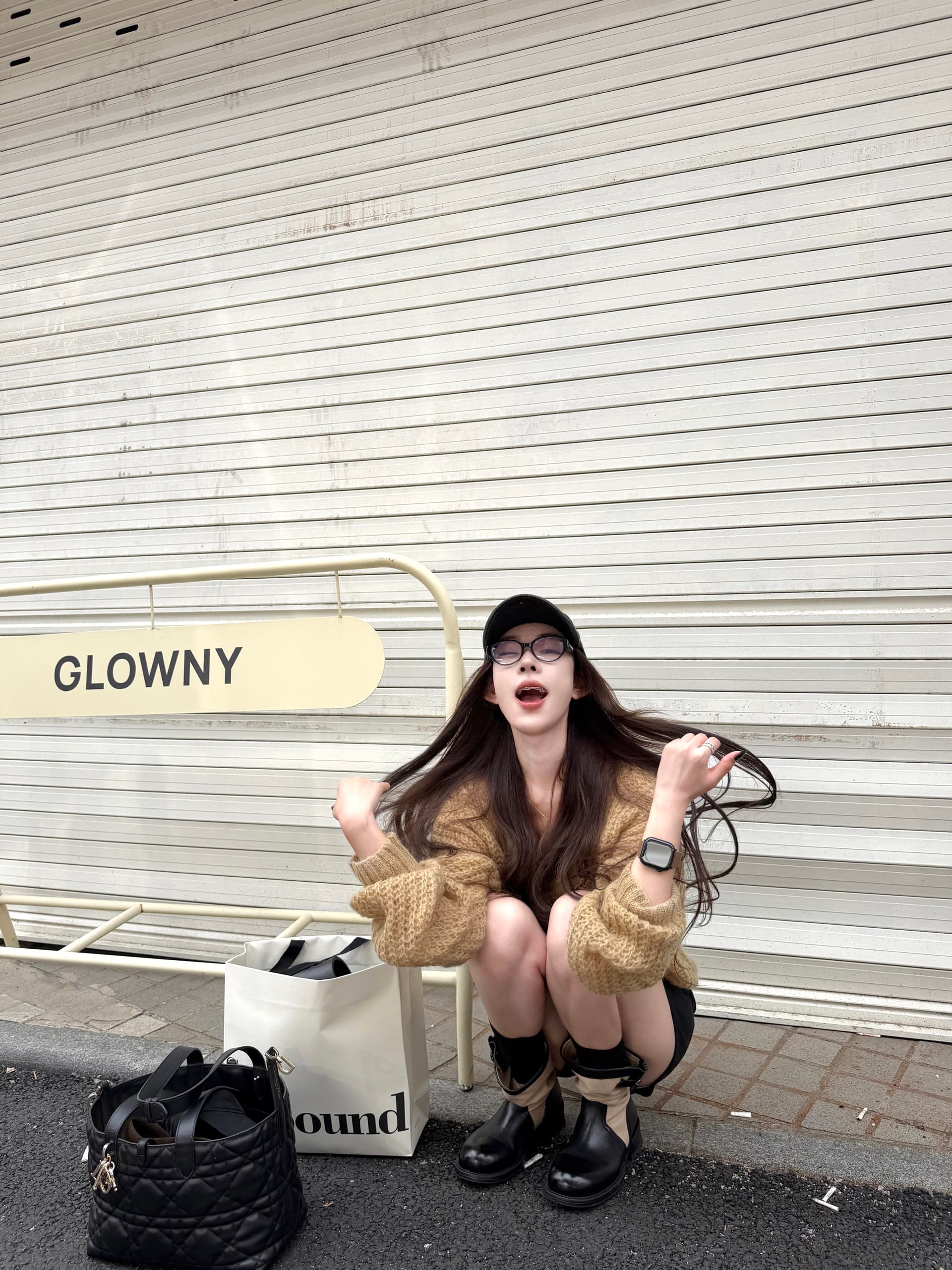프랑스식 느긋한 바람 얇은 스타일 모헤어 스웨터 여자 가을 화이트 부드러운 품격 V넥 홀로우 아웃 니트 스웨터 맨위 상세 이미지 2