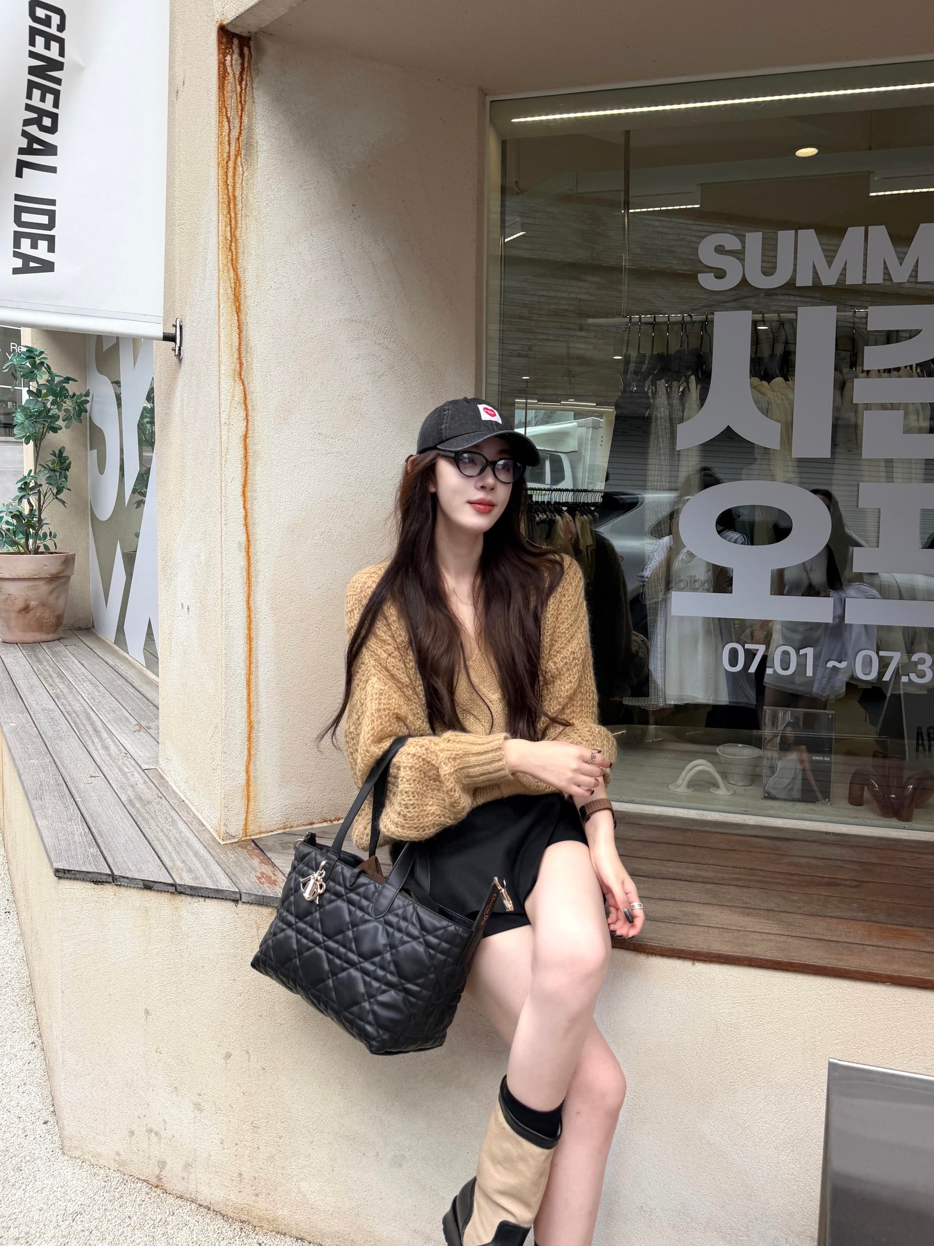 프랑스식 느긋한 바람 루즈핏 니트 스웨터 여자 가을 새로운 부드러운 품격 V넥 홀로우 아웃 니트 스웨터 맨위 이미지 4