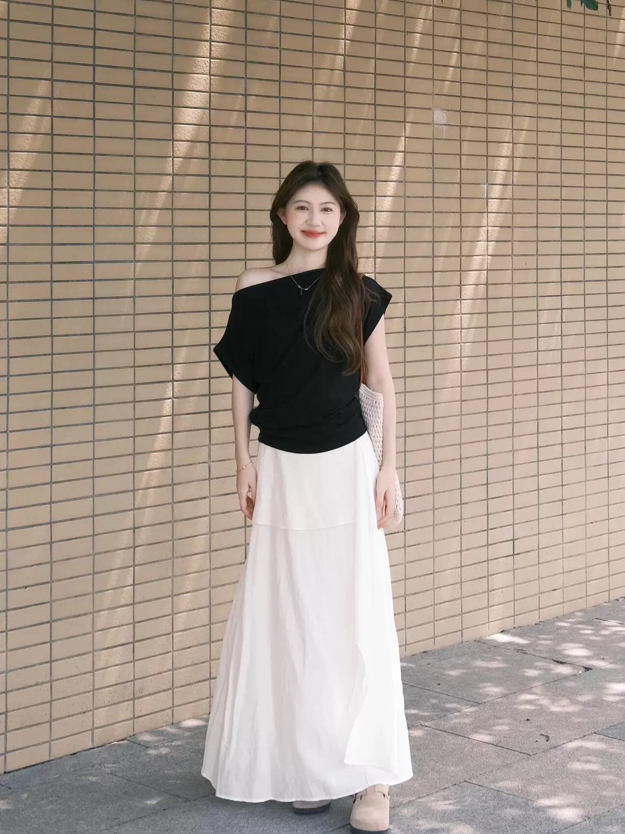 한국 스타일 몸매 가꾸기 슬림해 보이는 그는 벤 바람 비스듬한 어깨 의류 2025 년 여름 슈퍼 좋은 과소 평가 요리 한 바람 반신 치마 세트 여성 이미지 4
