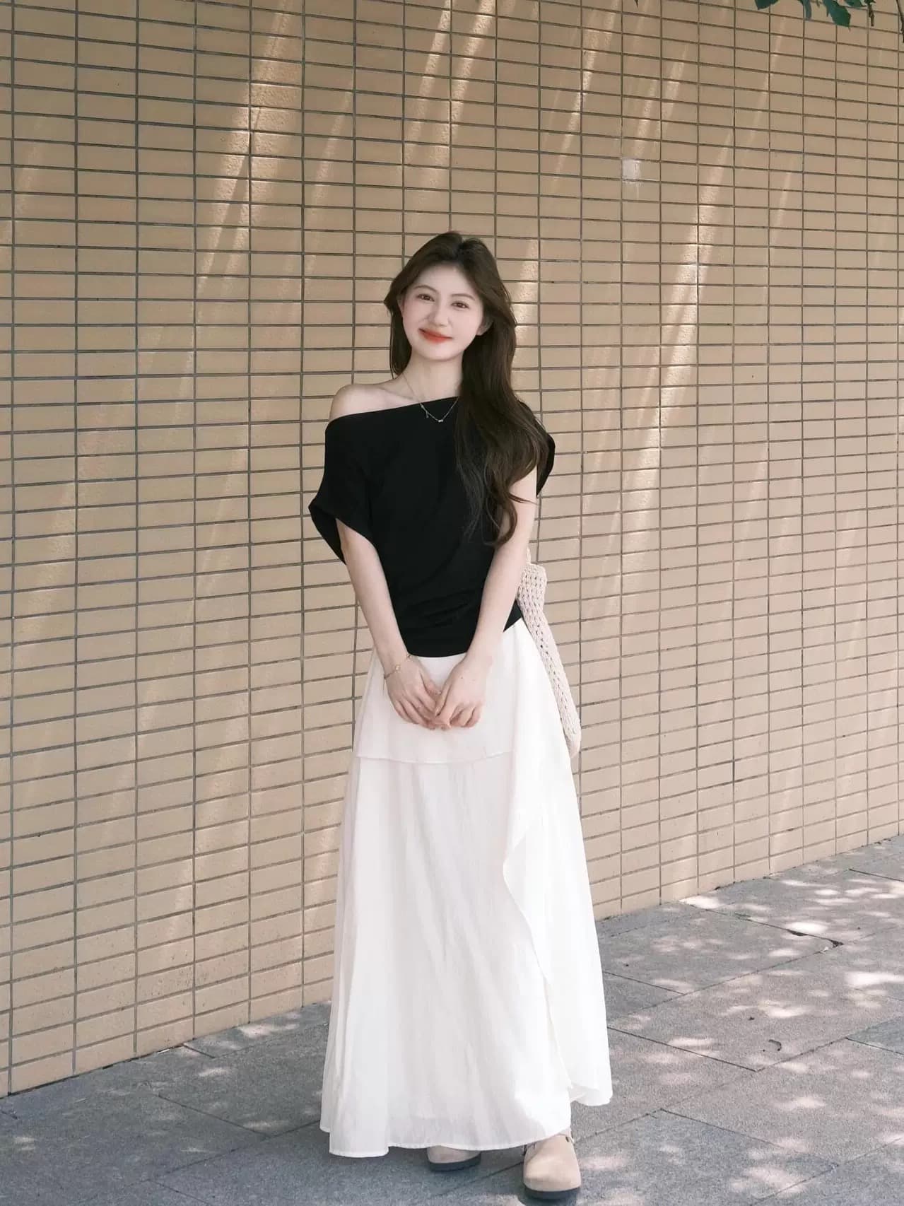한국 스타일 몸매 가꾸기 슬림해 보이는 그는 벤 바람 비스듬한 어깨 의류 2025 년 여름 슈퍼 좋은 과소 평가 요리 한 바람 반신 치마 세트 여성 상세 이미지 2