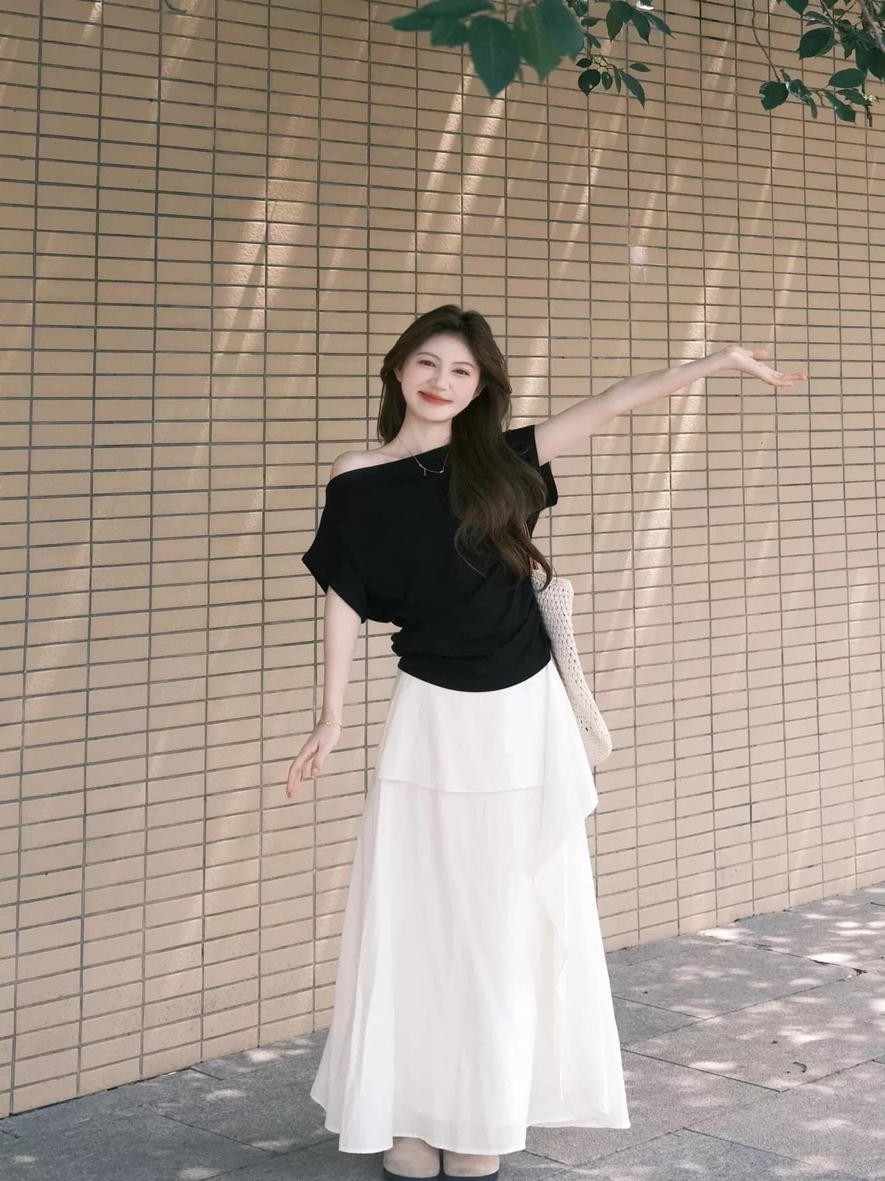 한국 스타일 몸매 가꾸기 슬림해 보이는 그는 벤 바람 비스듬한 어깨 의류 2025 년 여름 슈퍼 좋은 과소 평가 요리 한 바람 반신 치마 세트 여성 상세 이미지 4