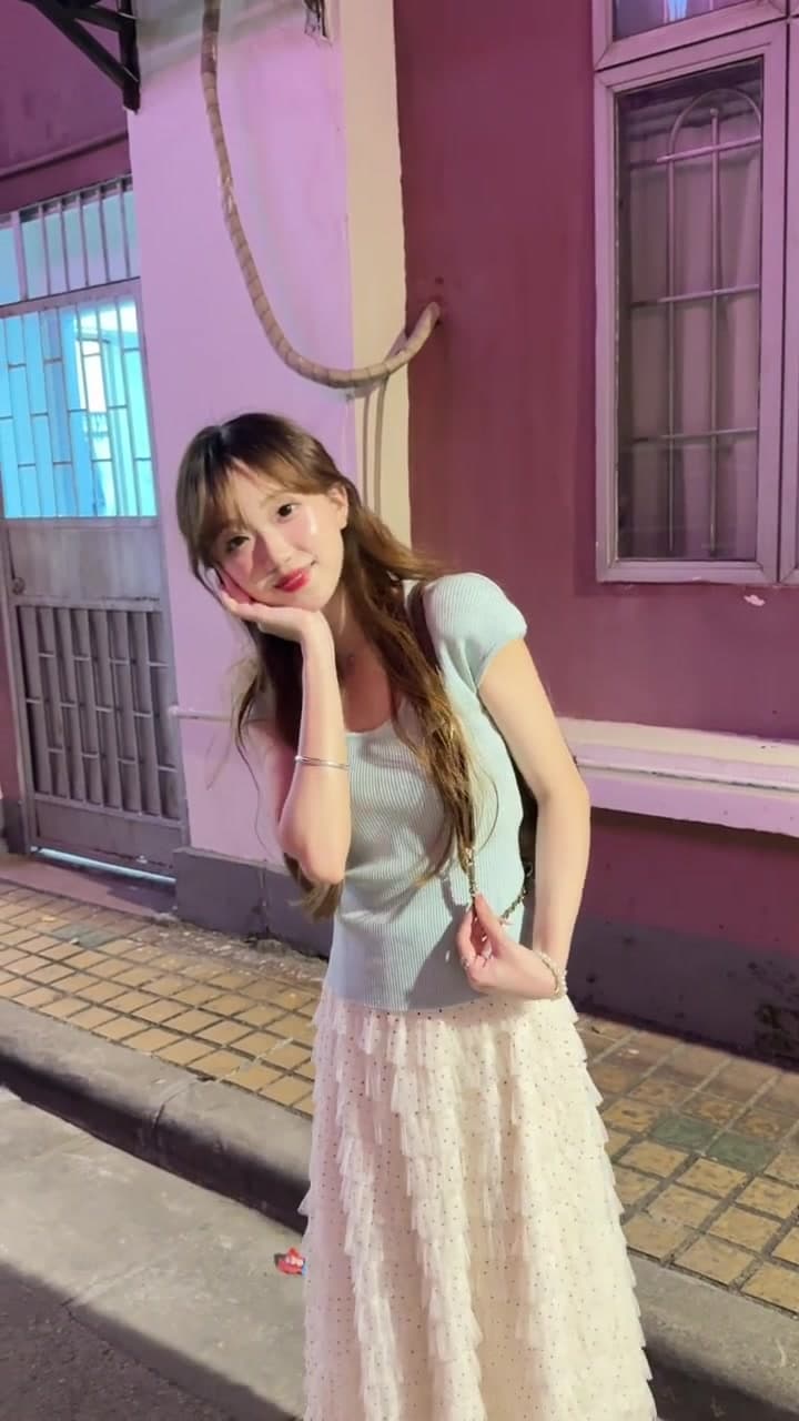 프랑스식 망사 패치워크 케이크 반신 치마 세트 여성 2026 봄 여름 디자인 센스 u 칼라 맨위 연령 감소 투피스 세트 상세 이미지 1
