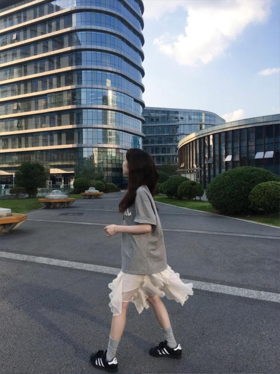 여름 일본과 한국 부서 착용 가져 가라. 세트 여성 2026 새로운 프린트 반팔 맨위 불규칙 레이스 반신 스커트 투피스 세트 이미지 2