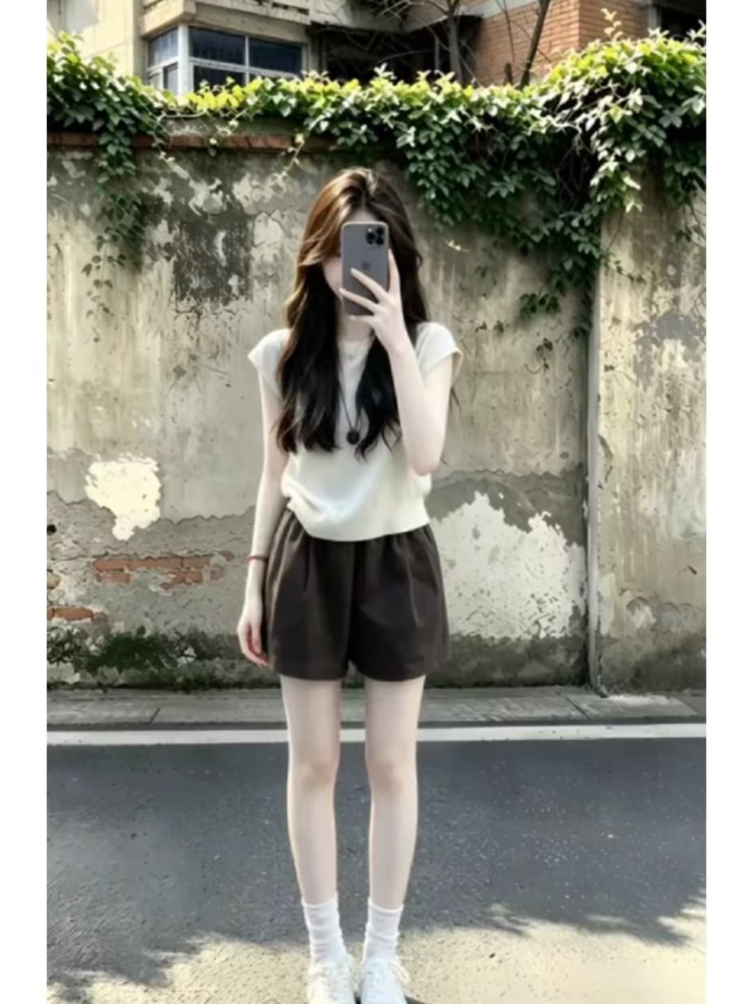 느슨함 센스 캐주얼 세트 여성 여름 외국 가스 단색 라운드 넥 작은 날다 소매 티셔츠 맨위 슬림해 보이는 하이웨이스트 반바지 트렌디 이미지 3