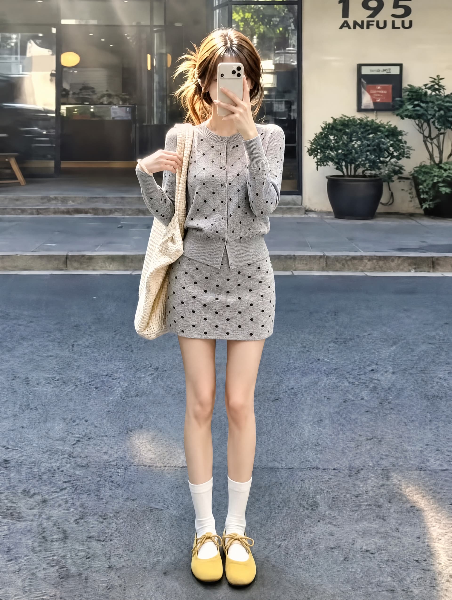 프랑스식 작은 도트 무늬 니트 세트 부드러운 찹쌀 라운드 넥 오픈 가디건 하이웨이스트 타이트 스커트 품격 투피스 세트 2026 새로운 여성 상세 이미지 4