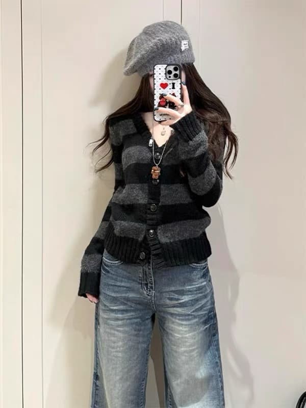 아메리칸 레트로 스트라이프 V넥 니트 스웨터 여성 새로운 몸매 가꾸기 슬림해 보이는 부드러운 찹쌀 스웨터 코트 청바지 투피스 세트 이미지 4