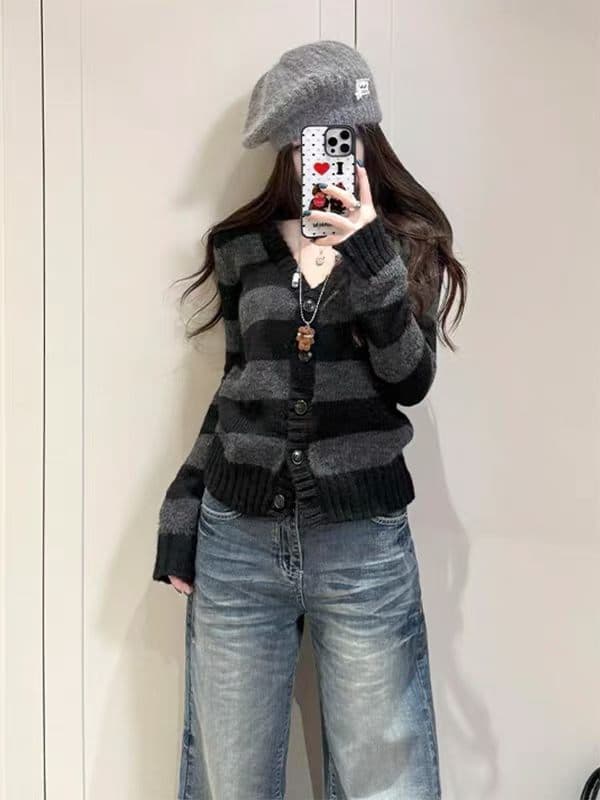 아메리칸 레트로 스트라이프 V넥 니트 스웨터 여성 새로운 몸매 가꾸기 슬림해 보이는 부드러운 찹쌀 스웨터 코트 청바지 투피스 세트 상세 이미지 1
