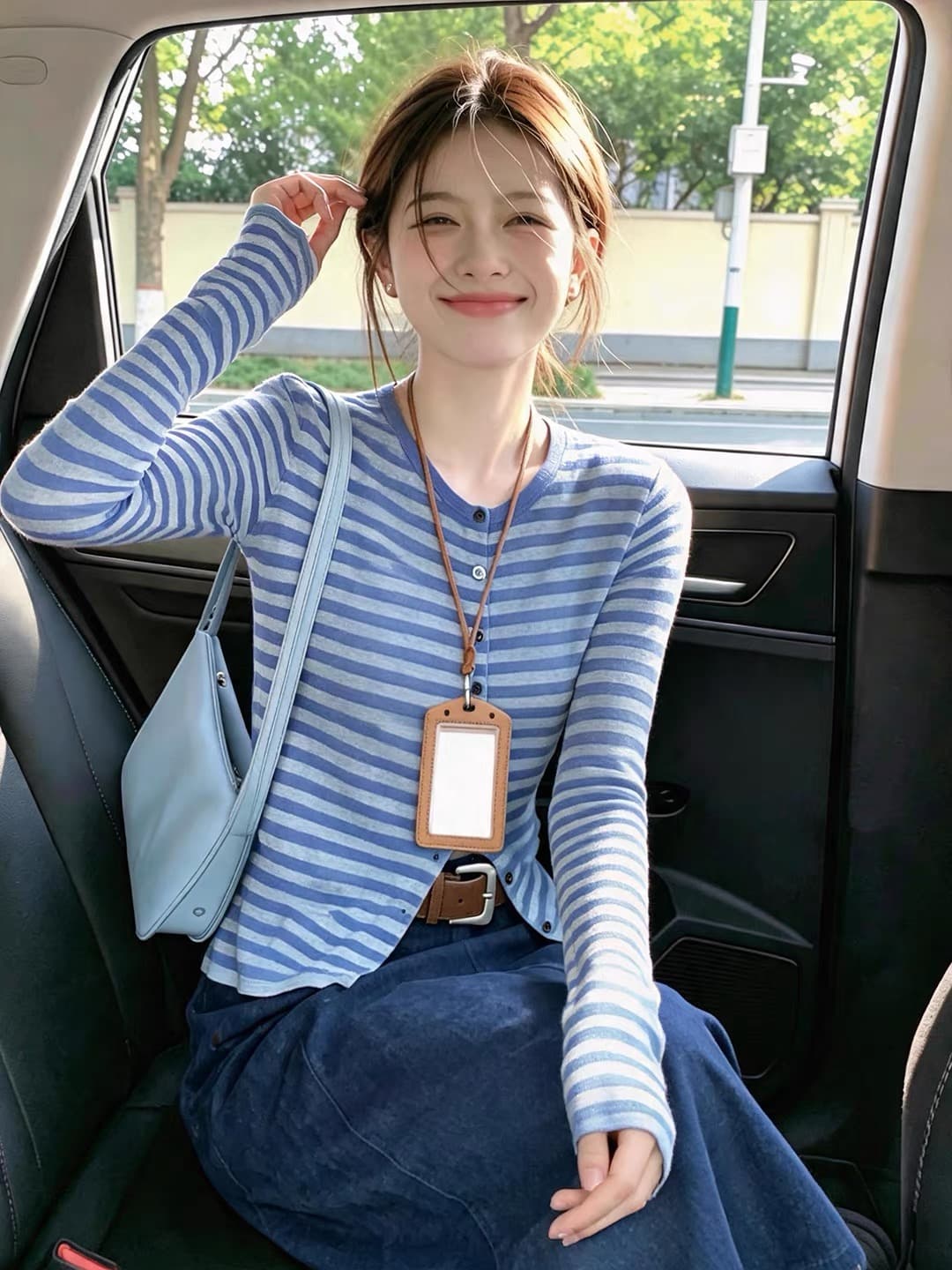 자이언트 잘 생긴 파란색 스트라이프 긴팔 티셔츠 여성 몸매 가꾸기 슬림해 보이는 V넥 기본 셔츠 이른 가을 2026 새로운 오픈 가디건 맨위 이미지 2