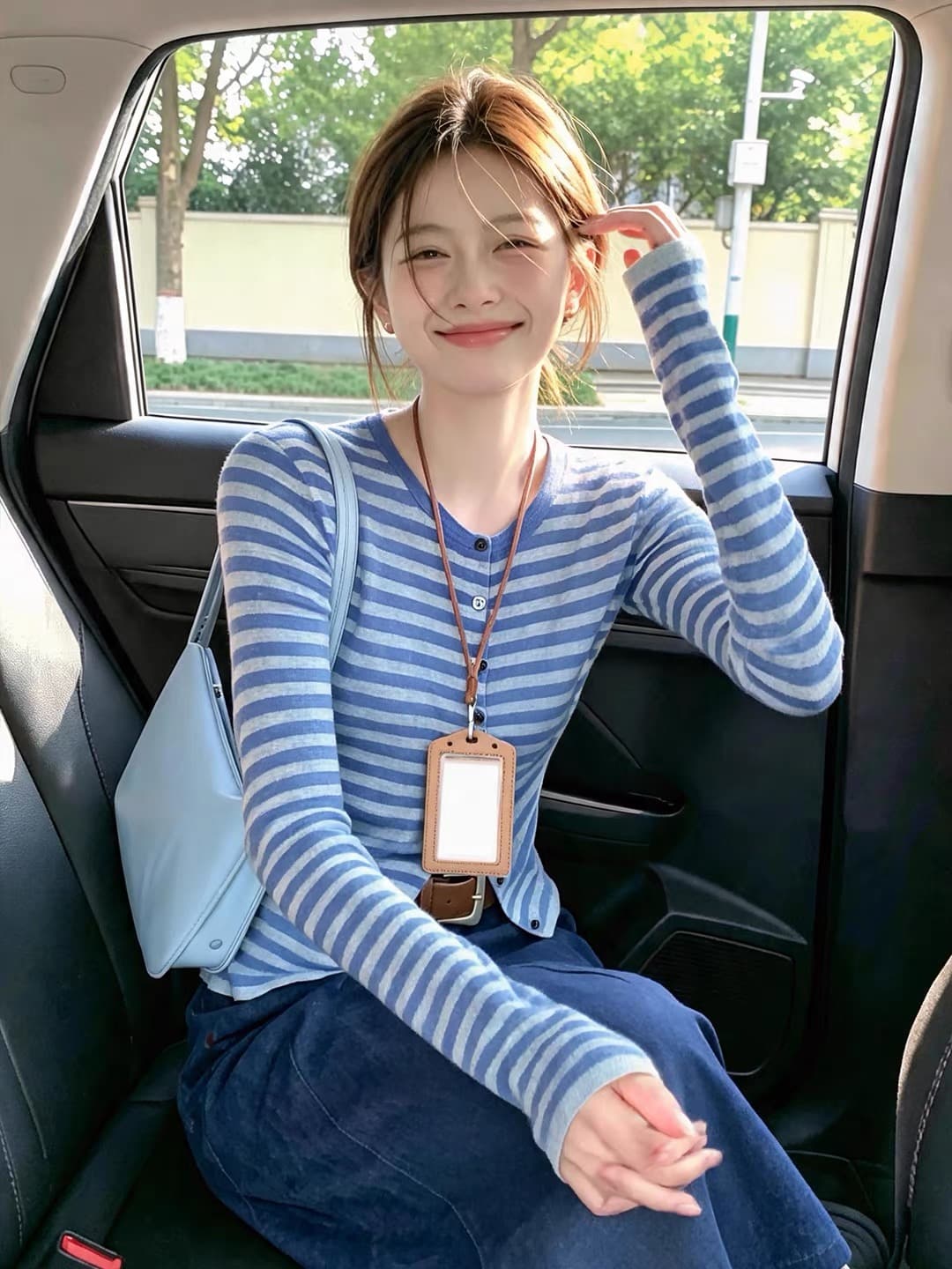 자이언트 잘 생긴 파란색 스트라이프 긴팔 티셔츠 여성 몸매 가꾸기 슬림해 보이는 V넥 기본 셔츠 이른 가을 2026 새로운 오픈 가디건 맨위 상세 이미지 2