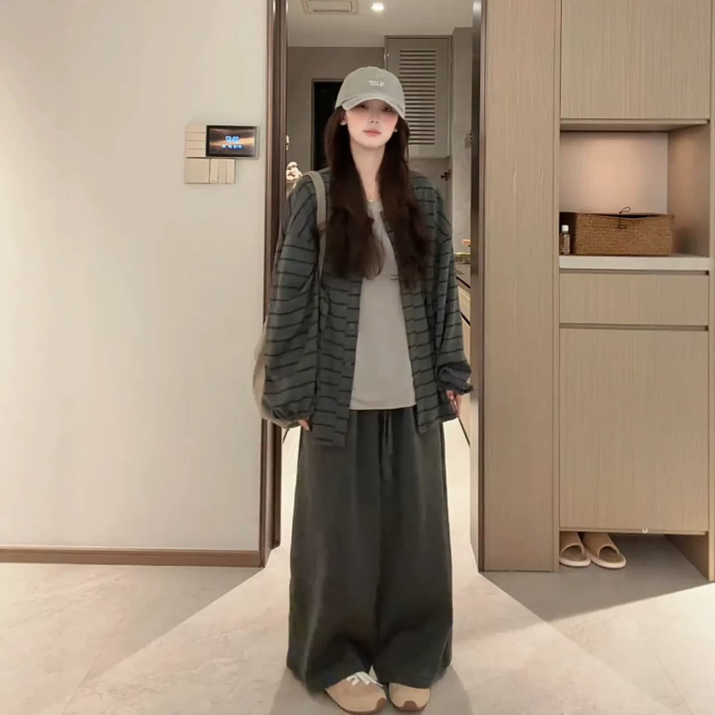 2026 슈퍼 화재 이른 가을 자이언트 잘 생긴 ~ 중 착용 가져 가라. 전체 집합 스트라이프 스웨터 코트 캐주얼 와이드 레그 팬츠 투피스 슈트 이미지 4