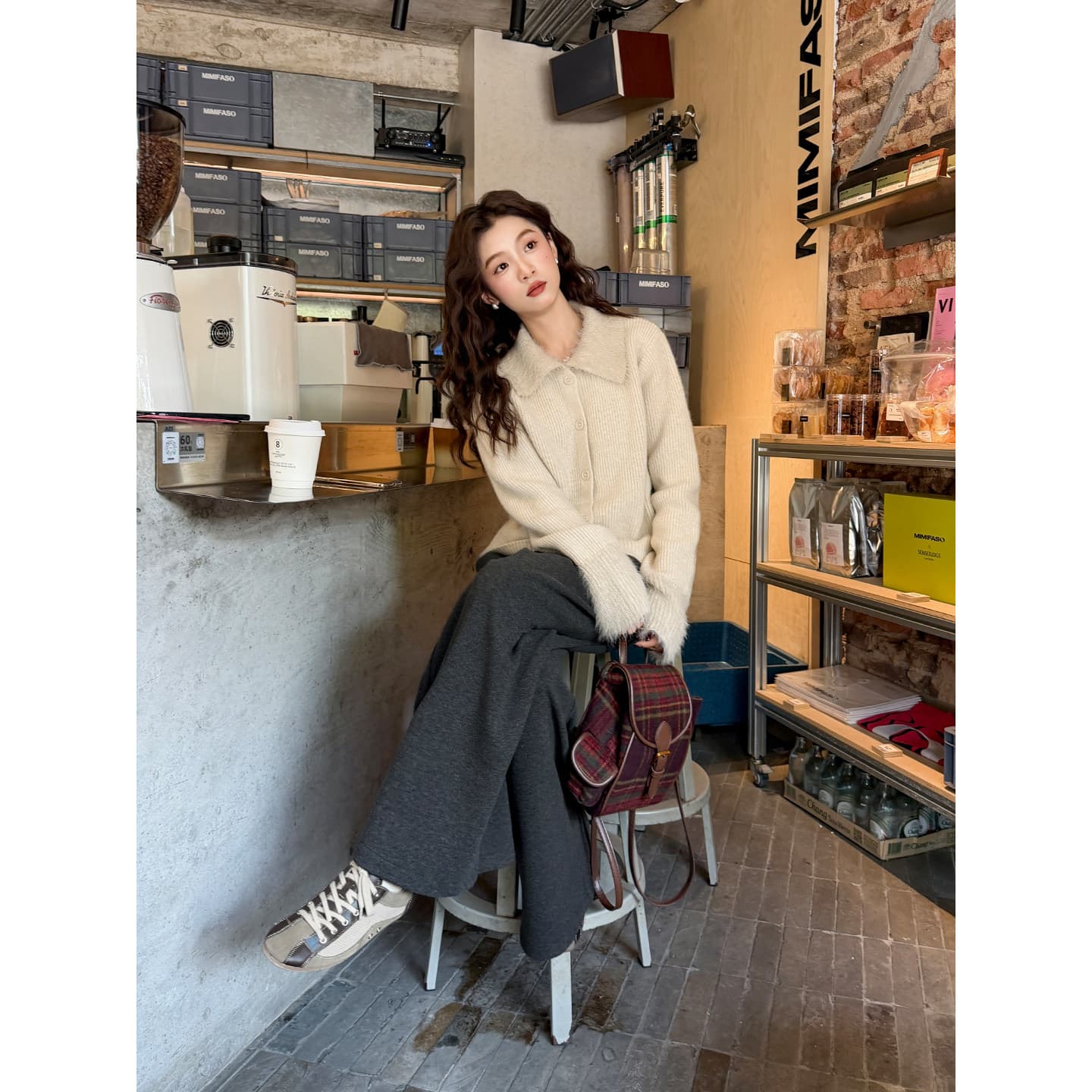 모피 칼라 니트 오픈 가디건 2026 봄 가을 새로운 한 부서 느긋한 센스 두꺼운 루즈핏 살구 색상 두꺼운 바늘 스웨터 이미지 4