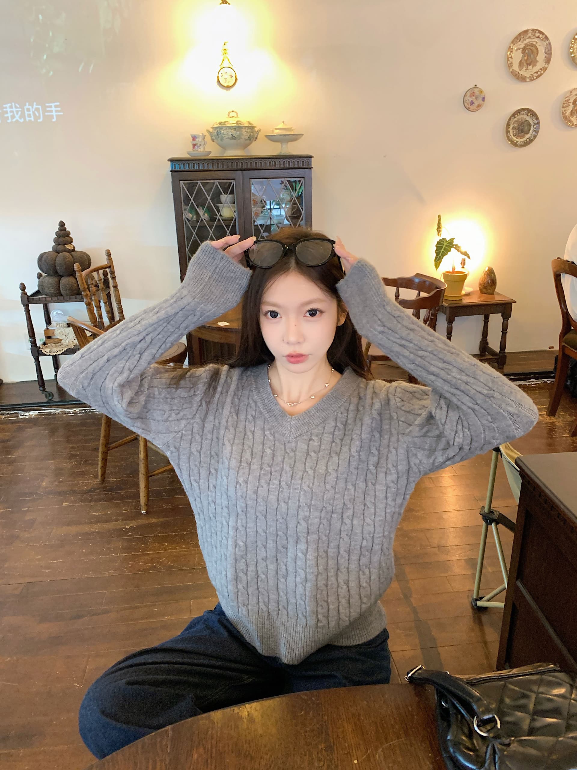 miu 부서 V넥 꽈배기 니트 품격 맨위 여성 겨울 느긋한 바람 루즈핏 두꺼운 니트 스웨터 학원 스타일 스웨터 상세 이미지 23