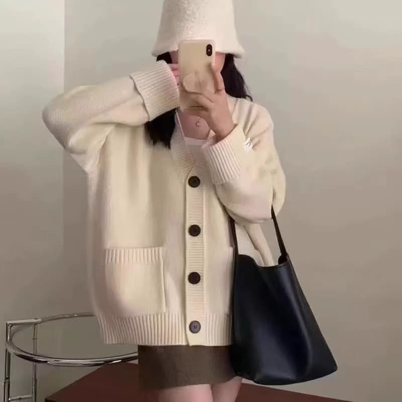 가을 겨울 새로운 여성 한국 스타일 루즈핏 고급 V넥 니트 재킷 볼륨 측면 소매 막대기 표준 부드러운 찹쌀 느긋한 스웨터 오픈 가디건 상세 이미지 13