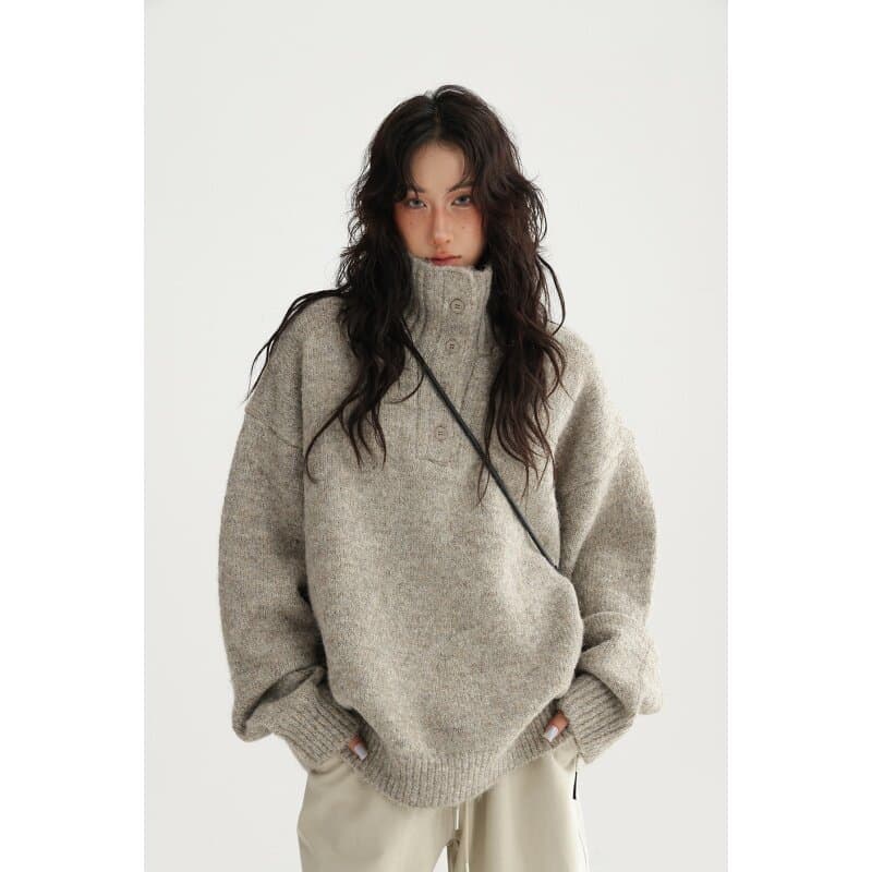 오트밀 색상 단추 반 개방 칼라 터틀넥 풀오버 스웨터 여자 가을 겨울 루즈핏 느긋한 바람 두꺼운 보온 스탠드 칼라 맨위 이미지 4