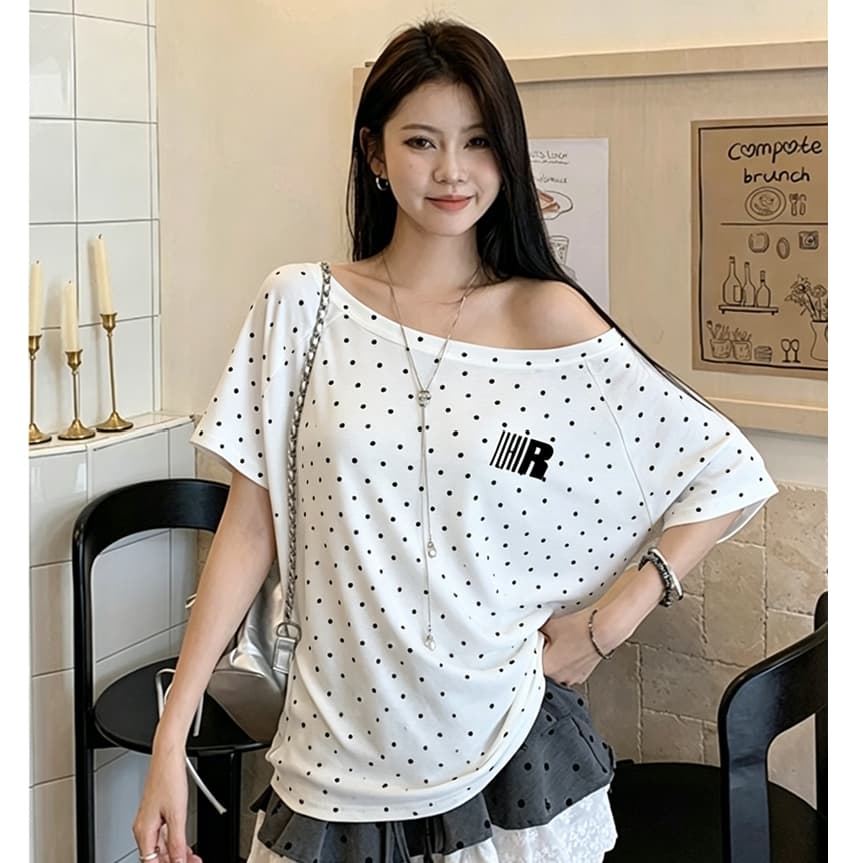 여름 새로운 한 부서 도트 무늬 비스듬한 칼라 오프숄더 프린트 섹션 반팔 티셔츠 여성 상세 이미지 3