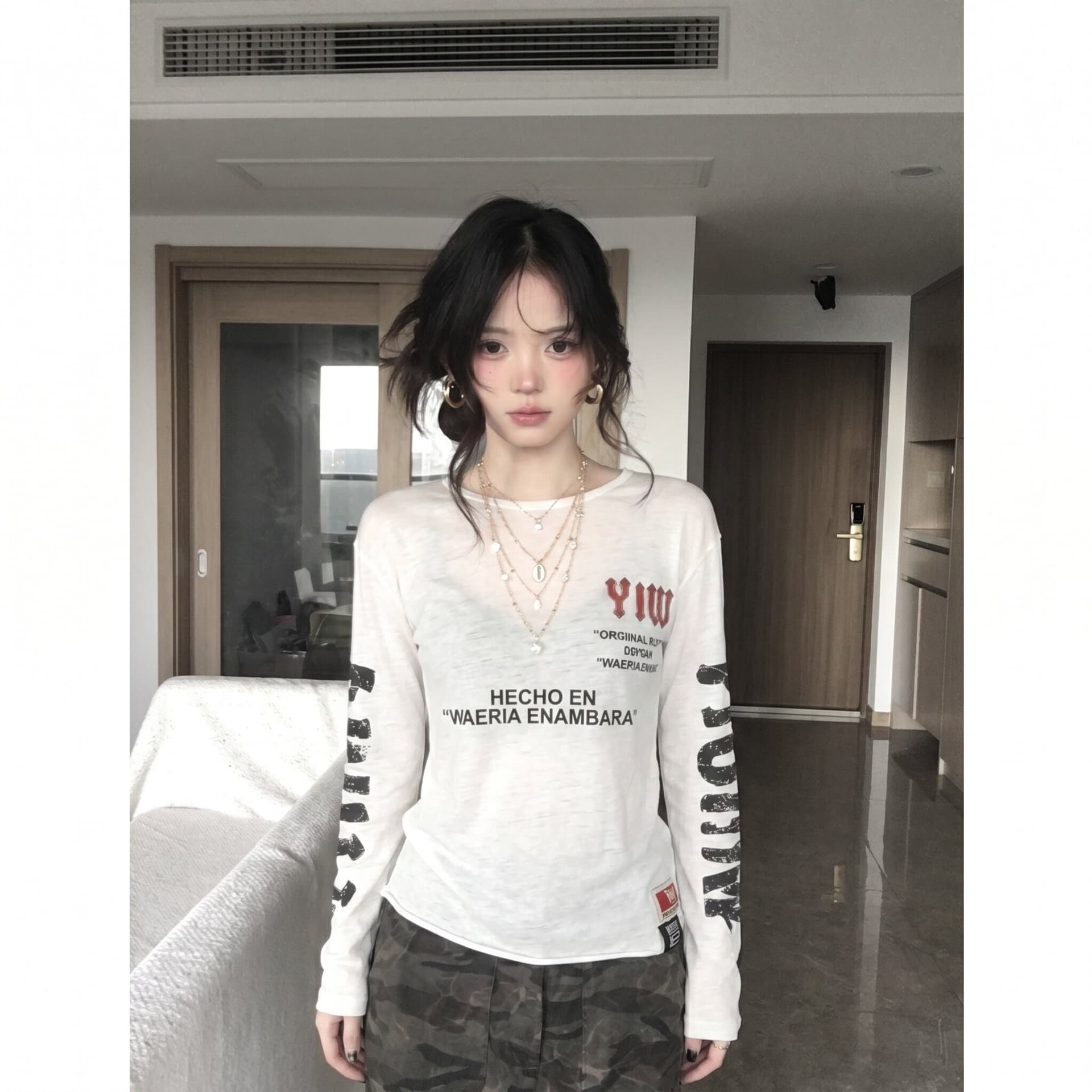 라이 경기 서울 핫걸 알파벳 프린트 긴팔 티셔츠 여성 여름 새로운 루즈핏 슬림해 보이는 패션 핫걸 바람 자외선 차단 블라우스 상세 이미지 3