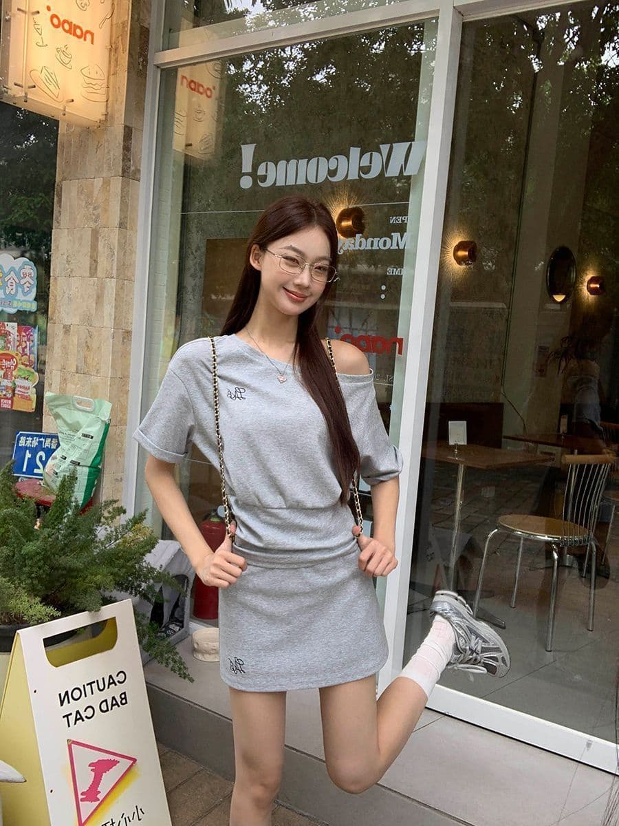 한 부서 느긋한 바람 캐주얼 스포츠 슈트 여성 여름 패션 쇼트 스타일 비스듬한 어깨 반팔 미니 스커트 작은 키 투피스 세트 상세 이미지 1