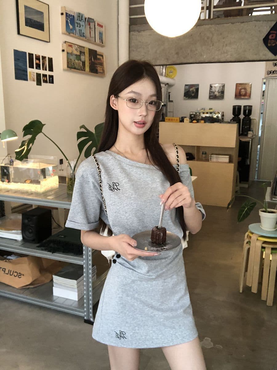 한 부서 느긋한 바람 캐주얼 스포츠 슈트 여성 여름 패션 쇼트 스타일 비스듬한 어깨 반팔 미니 스커트 작은 키 투피스 세트 상세 이미지 2
